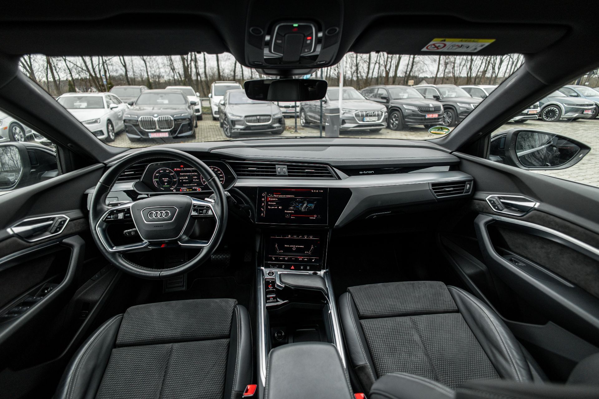 AUDI E-TRON thumbnail 11
