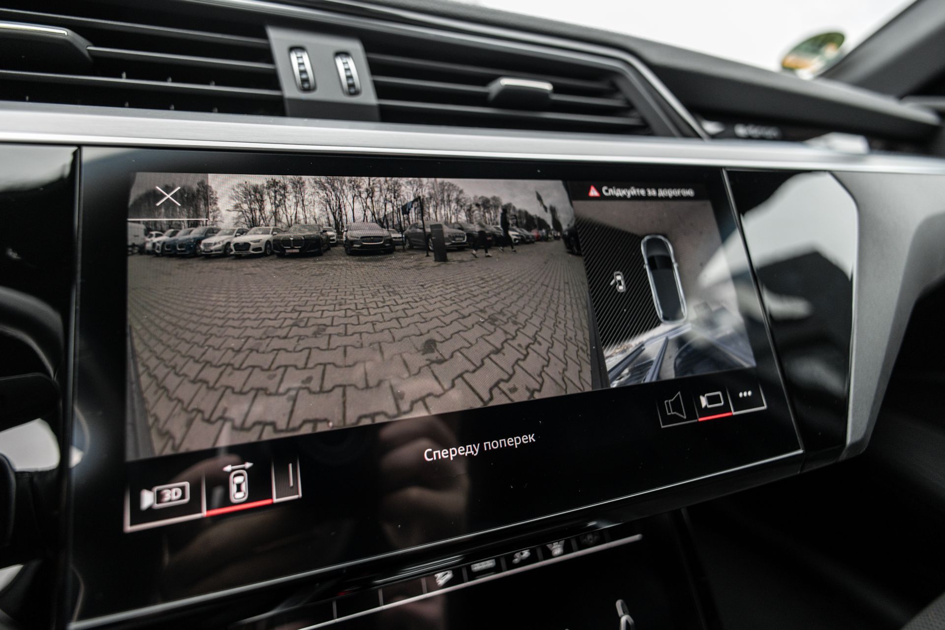 AUDI E-TRON thumbnail 14