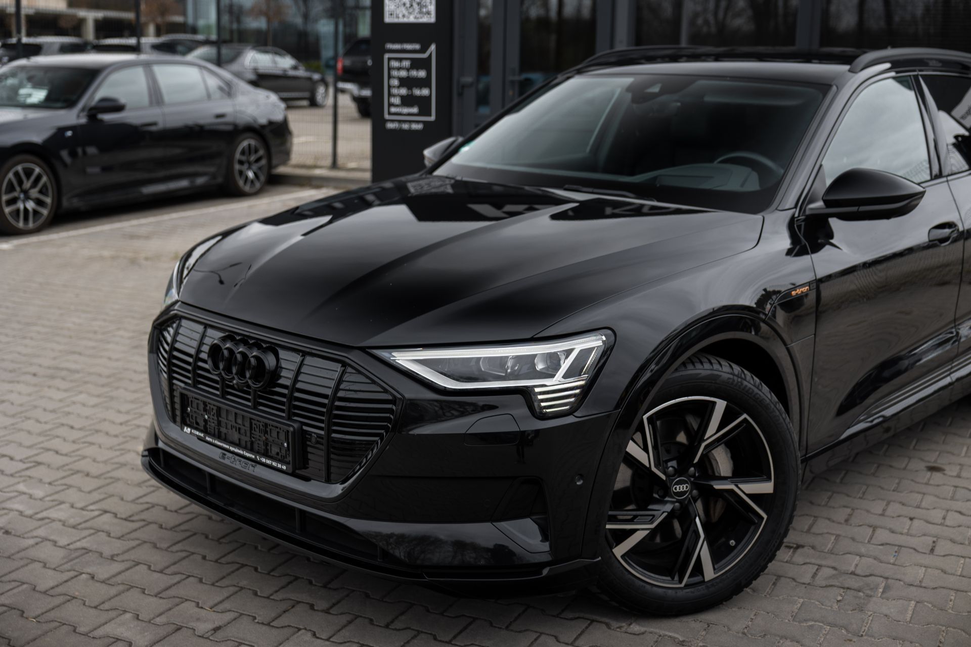 AUDI E-TRON thumbnail 2