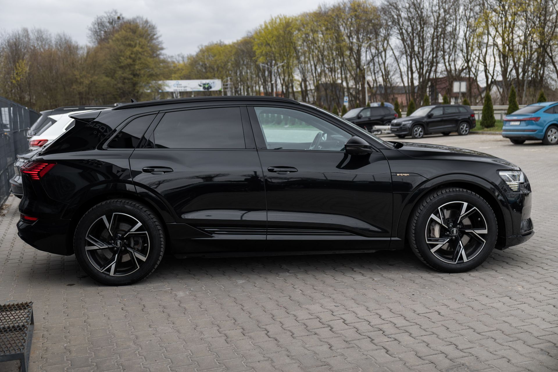 AUDI E-TRON thumbnail 8