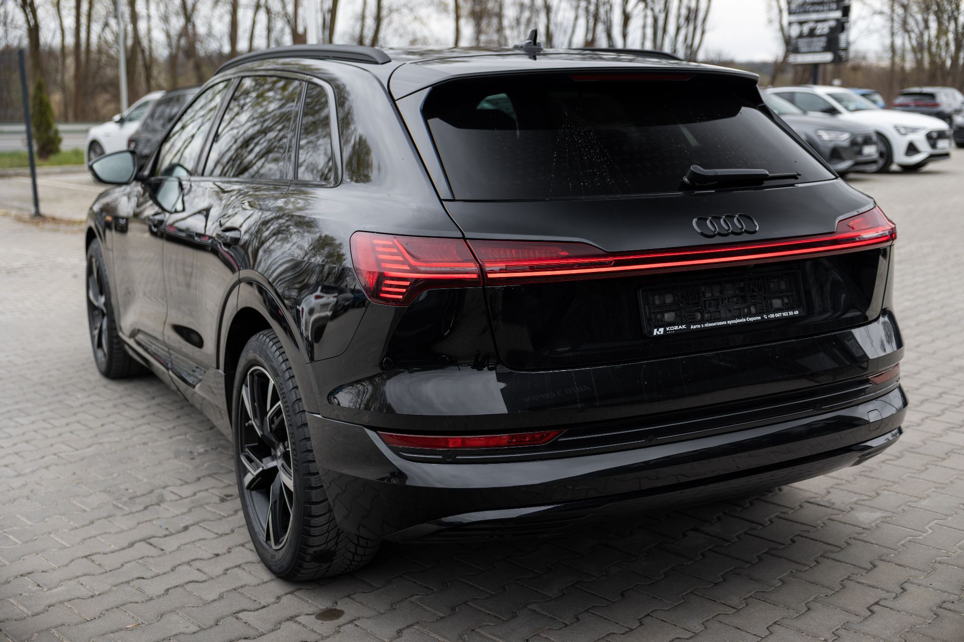 AUDI E-TRON thumbnail 7
