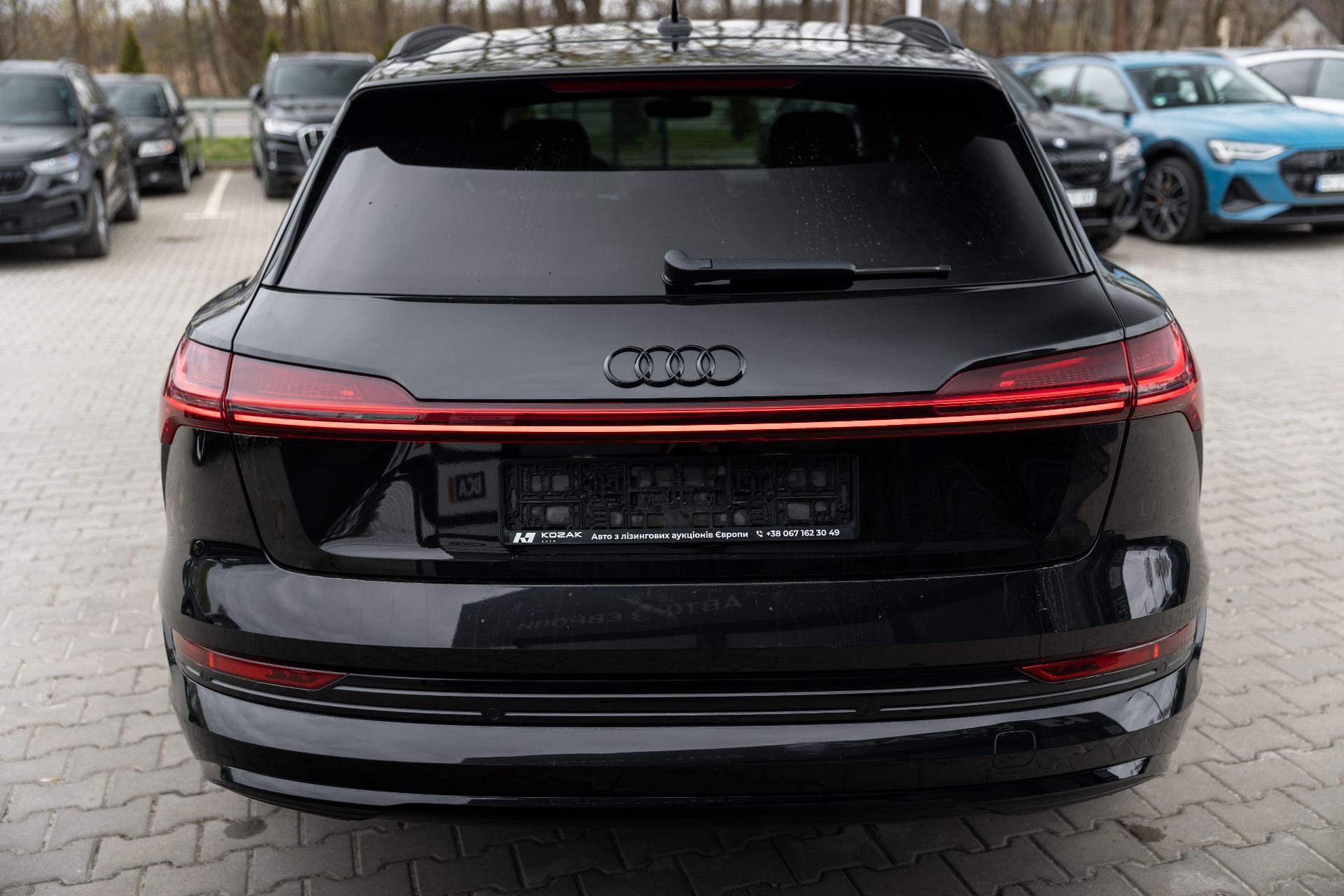 AUDI E-TRON thumbnail 6