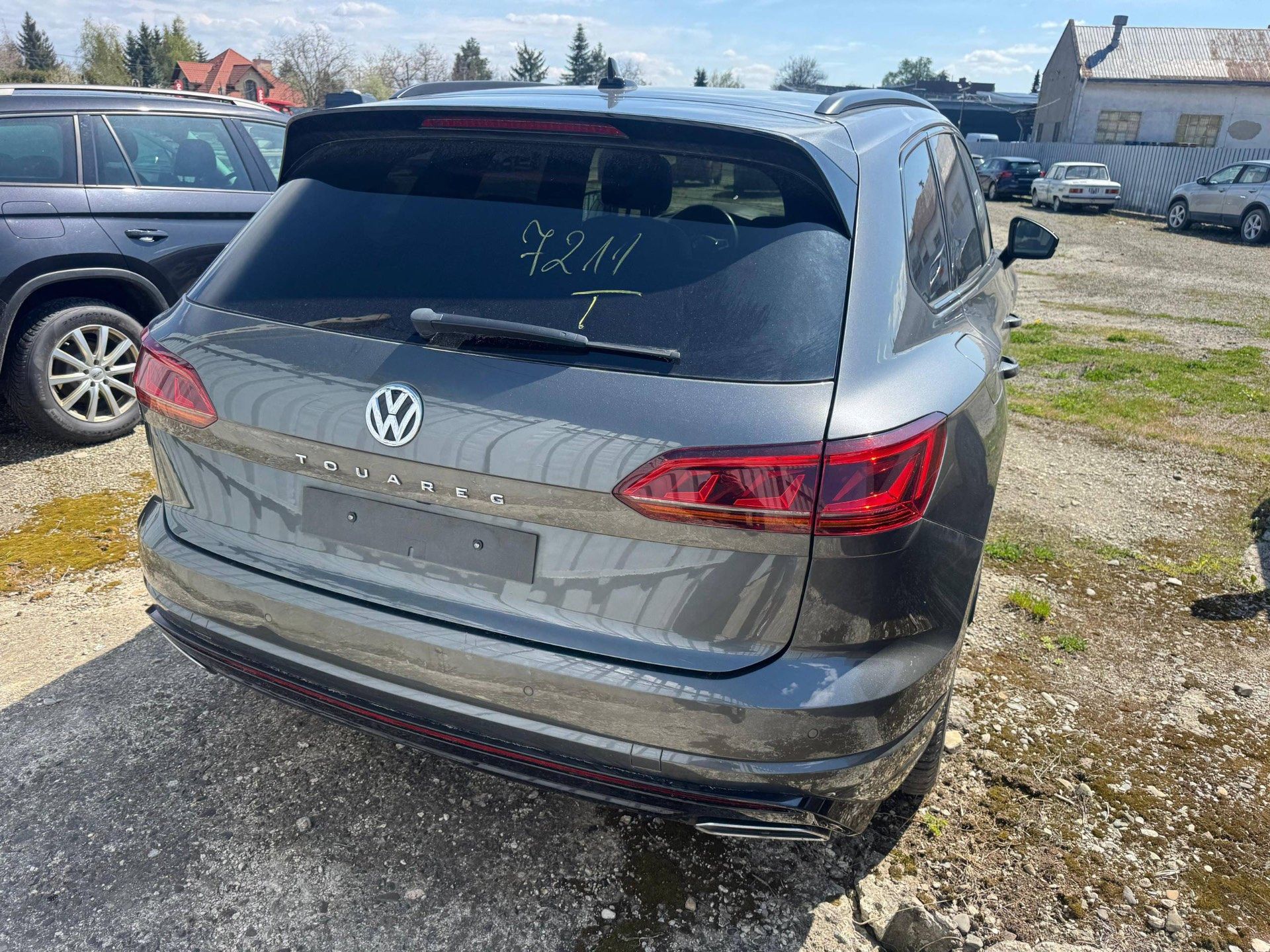 VOLKSWAGEN TOUAREG R-LINE thumbnail 3