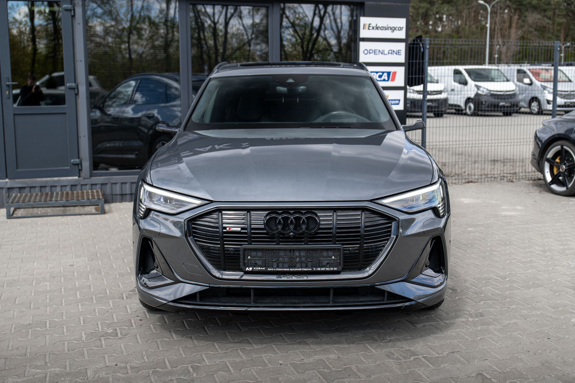 AUDI E-TRON SPORTBACK thumbnail 2