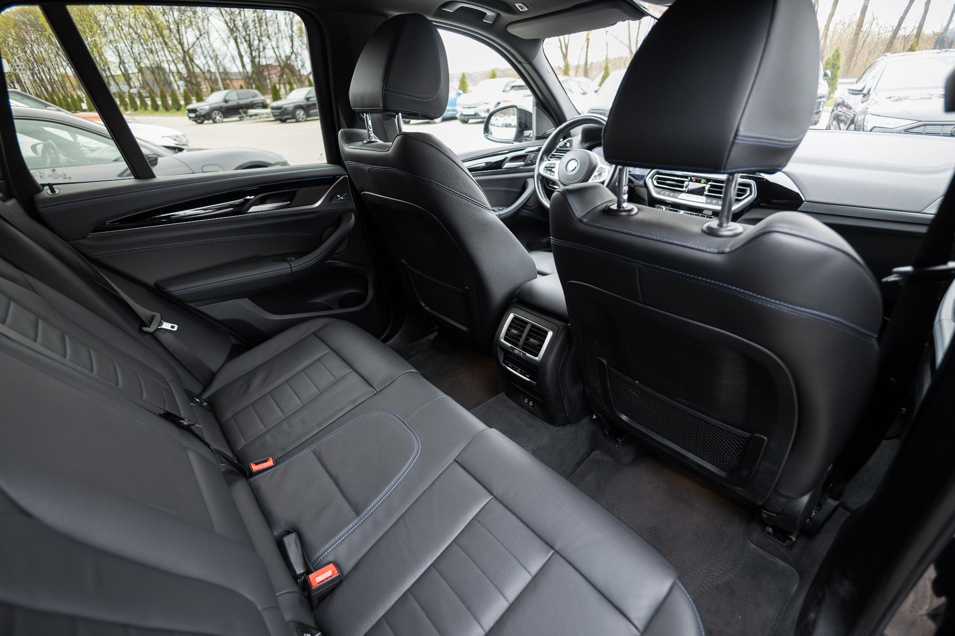 BMW IX3 M-SPORT thumbnail 9