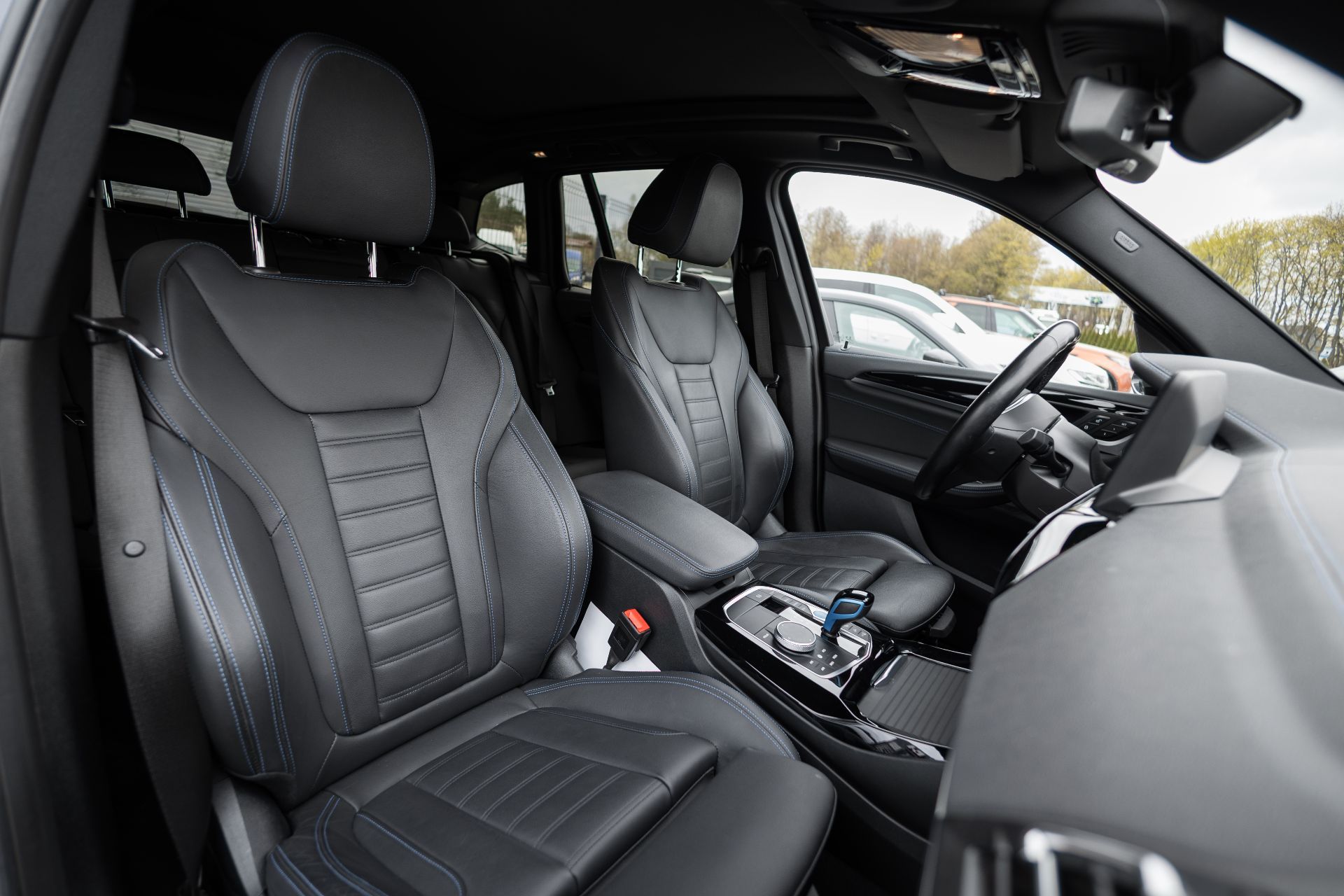 BMW IX3 M-SPORT thumbnail 7