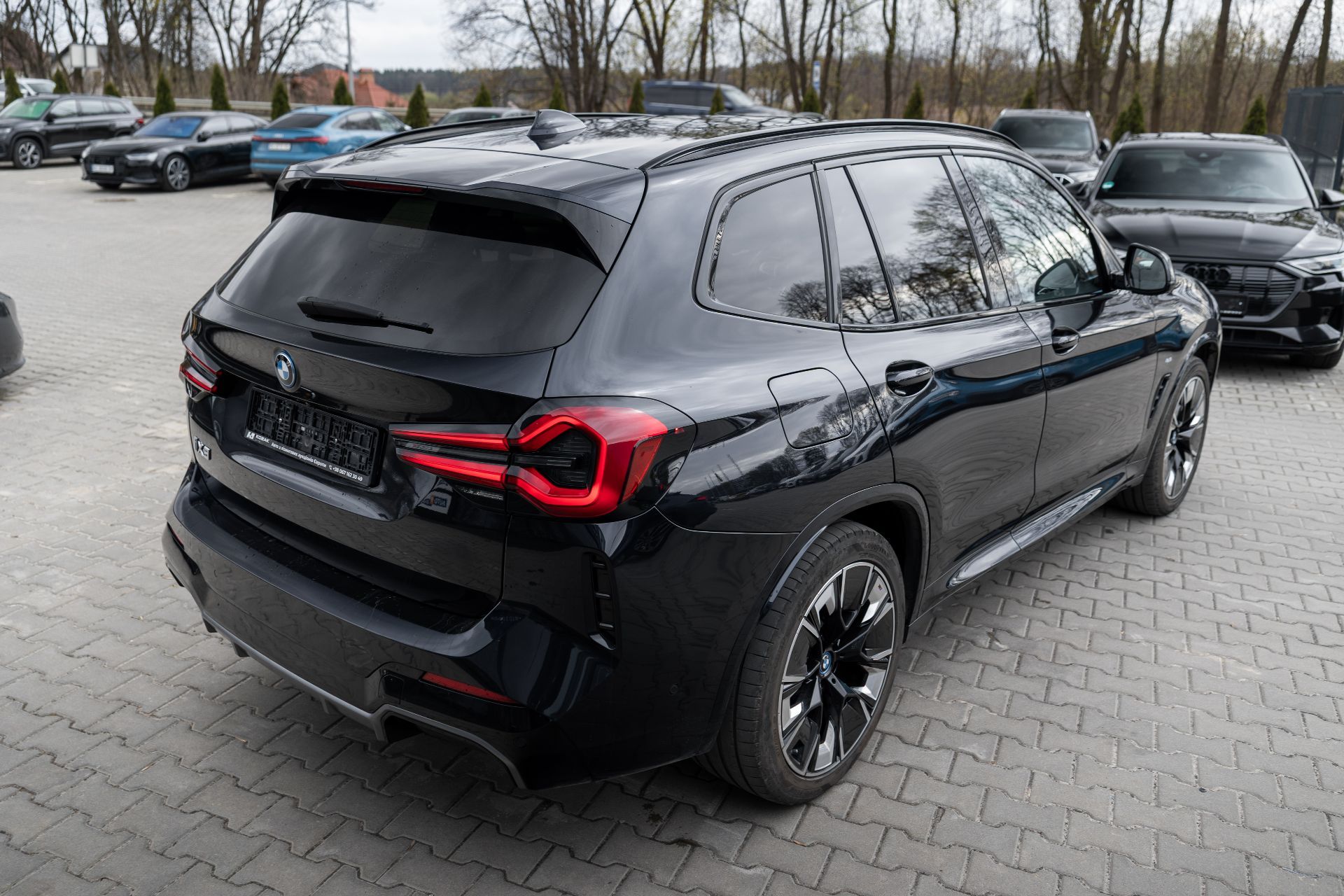 BMW IX3 M-SPORT thumbnail 4