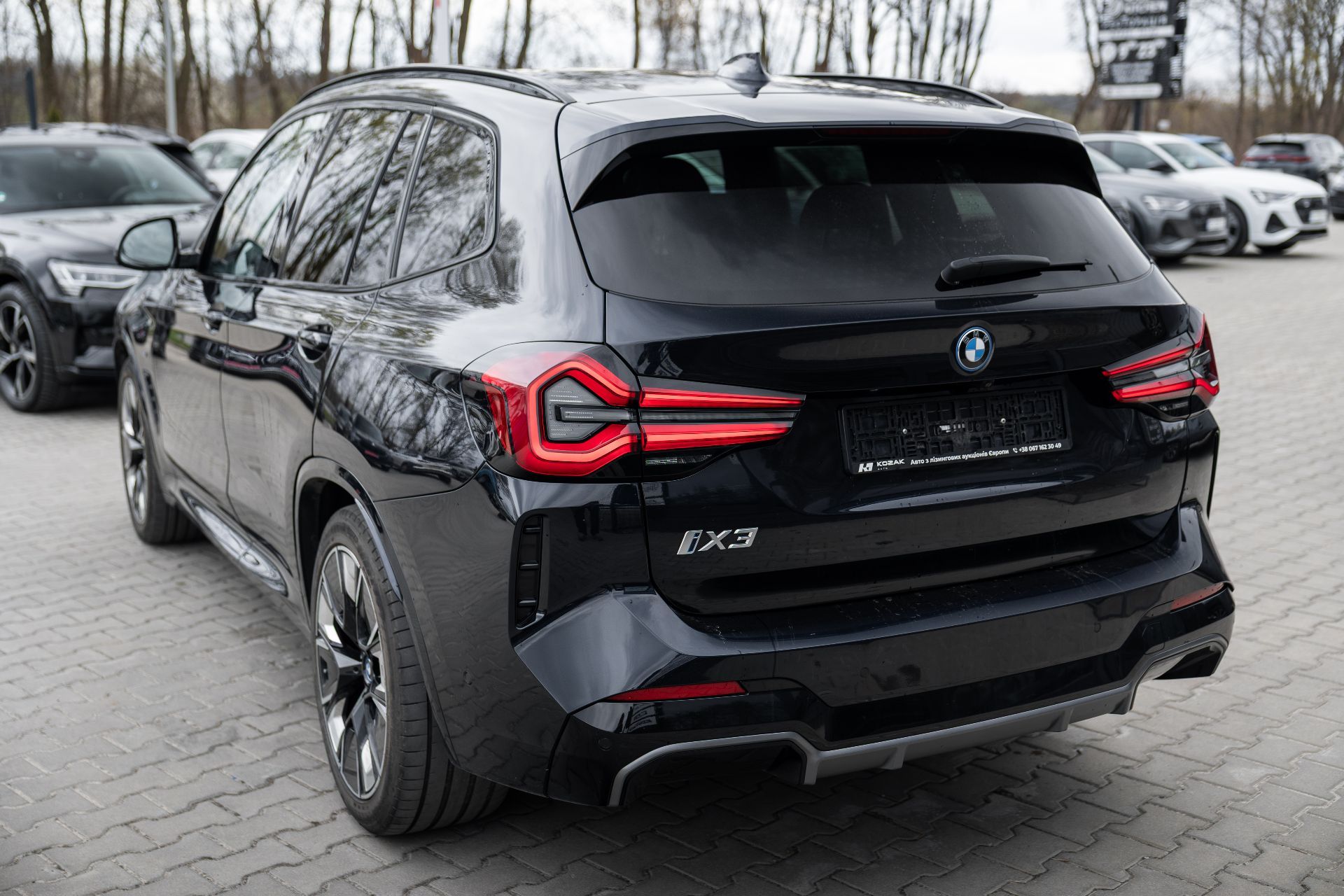 BMW IX3 M-SPORT thumbnail 3
