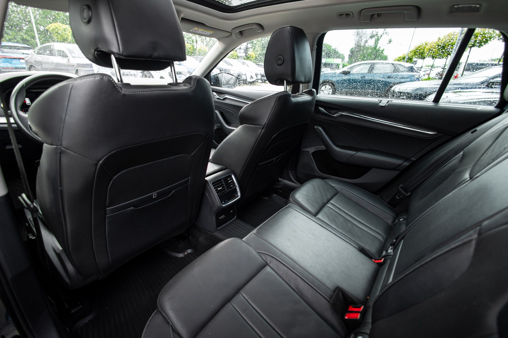 SKODA OCTAVIA thumbnail 26