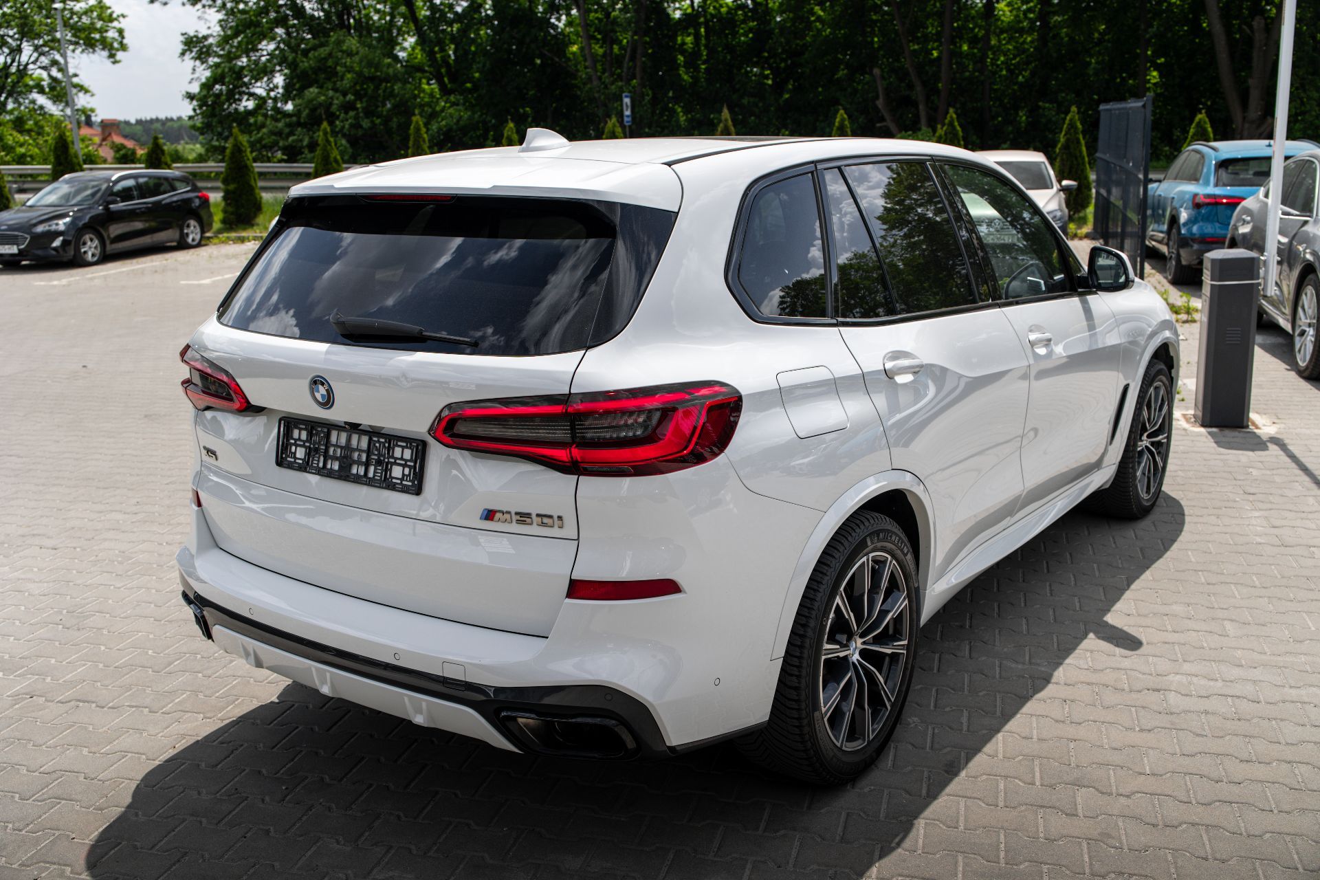 BMW X5 M50i thumbnail 3