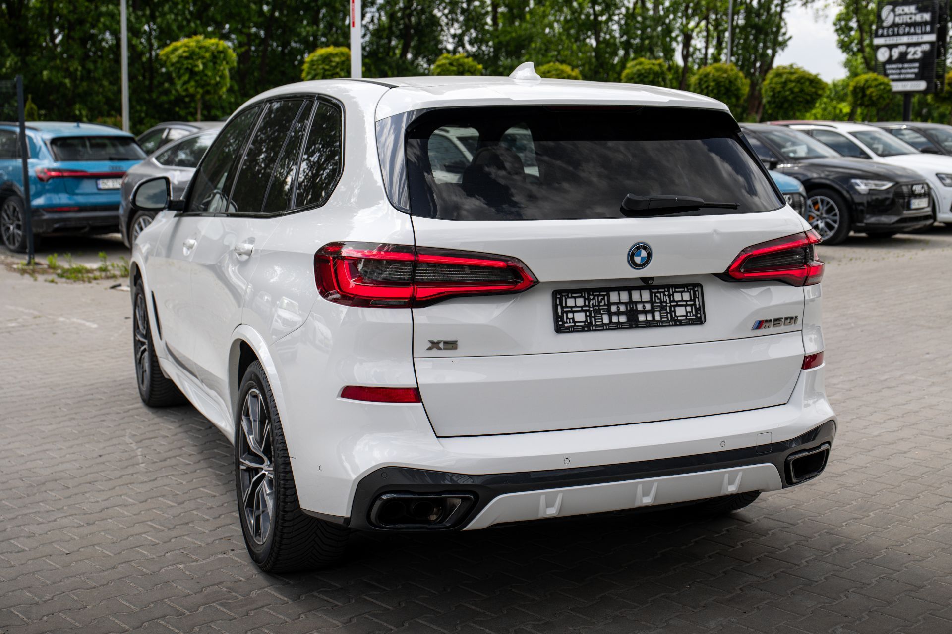 BMW X5 M50i thumbnail 2