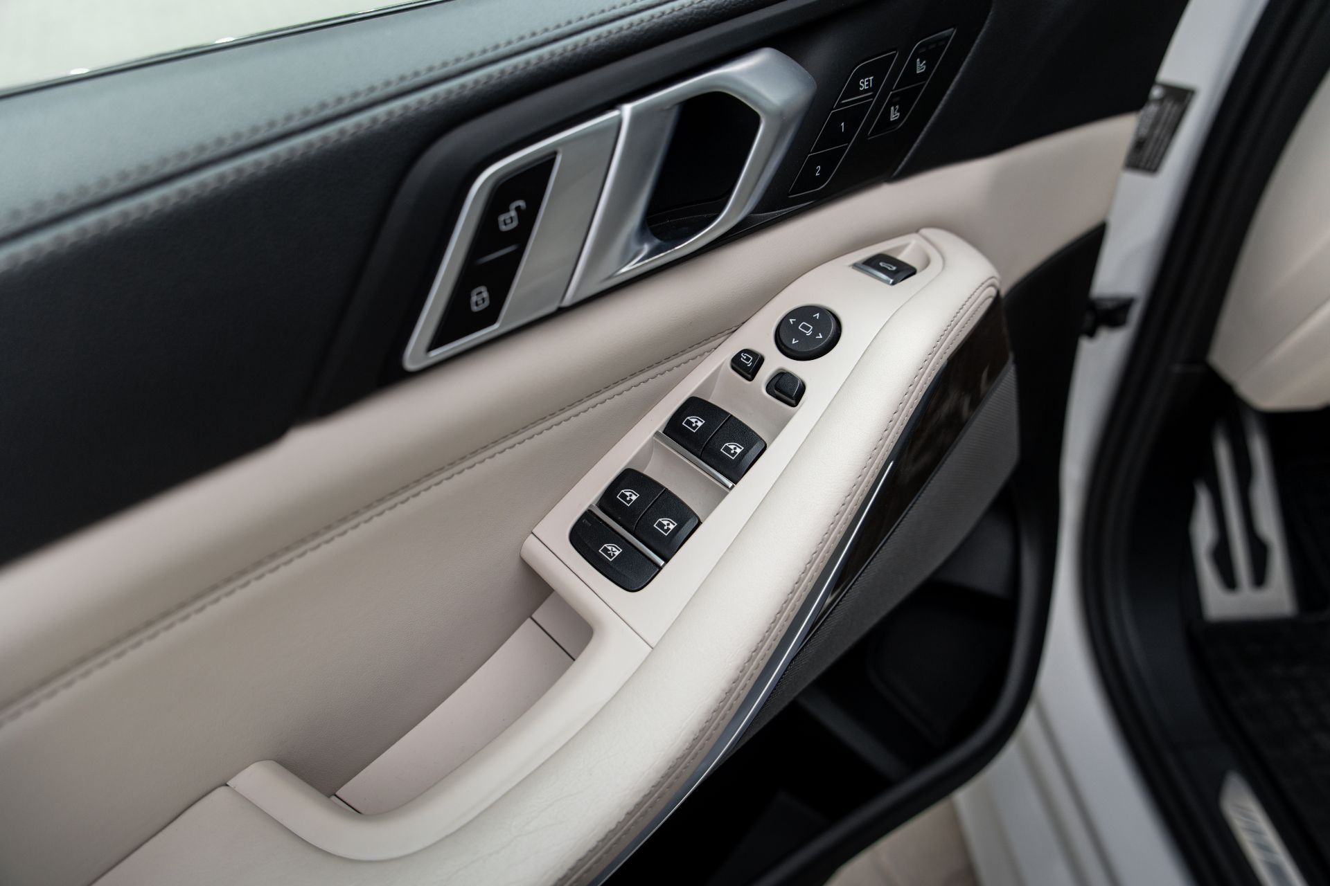 BMW X5 M50i thumbnail 17