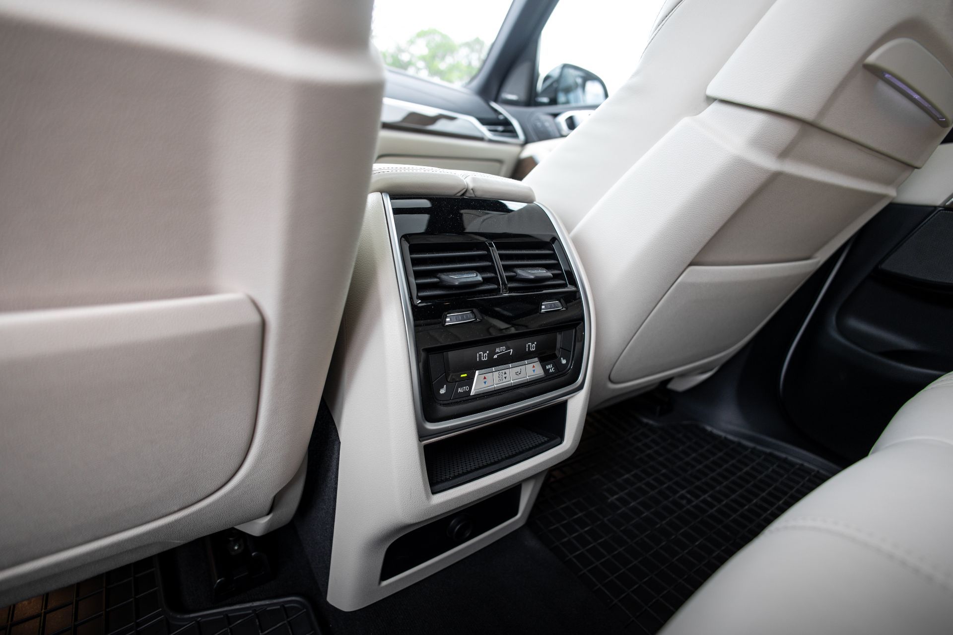 BMW X5 M50i thumbnail 14
