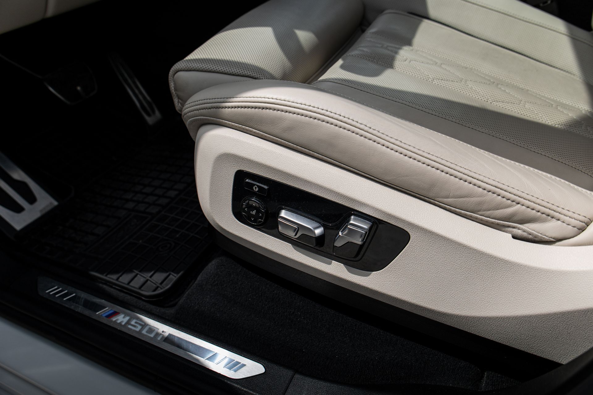 BMW X5 M50i thumbnail 9