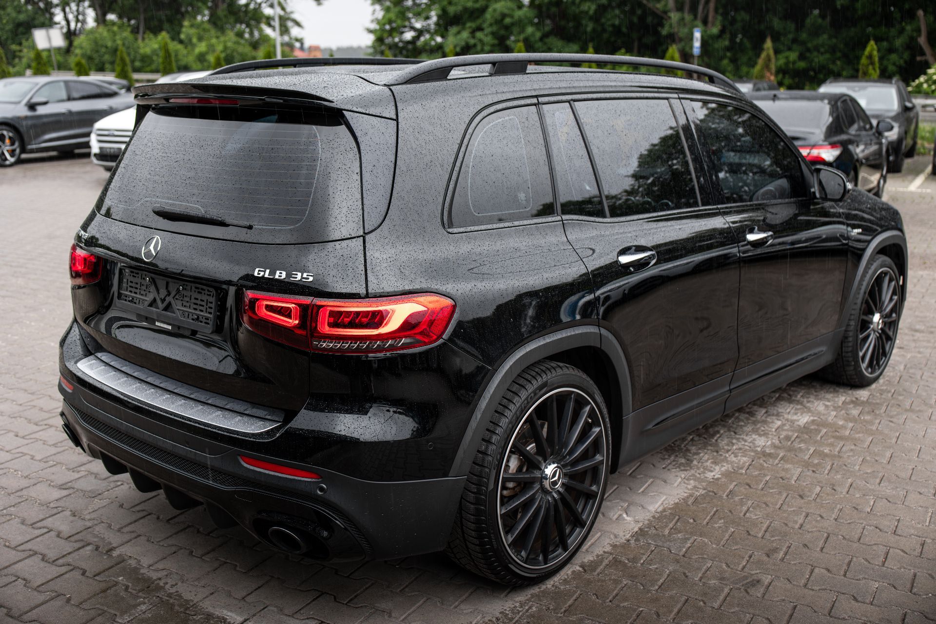 MERCEDES-BENZ GLB AMG thumbnail 4