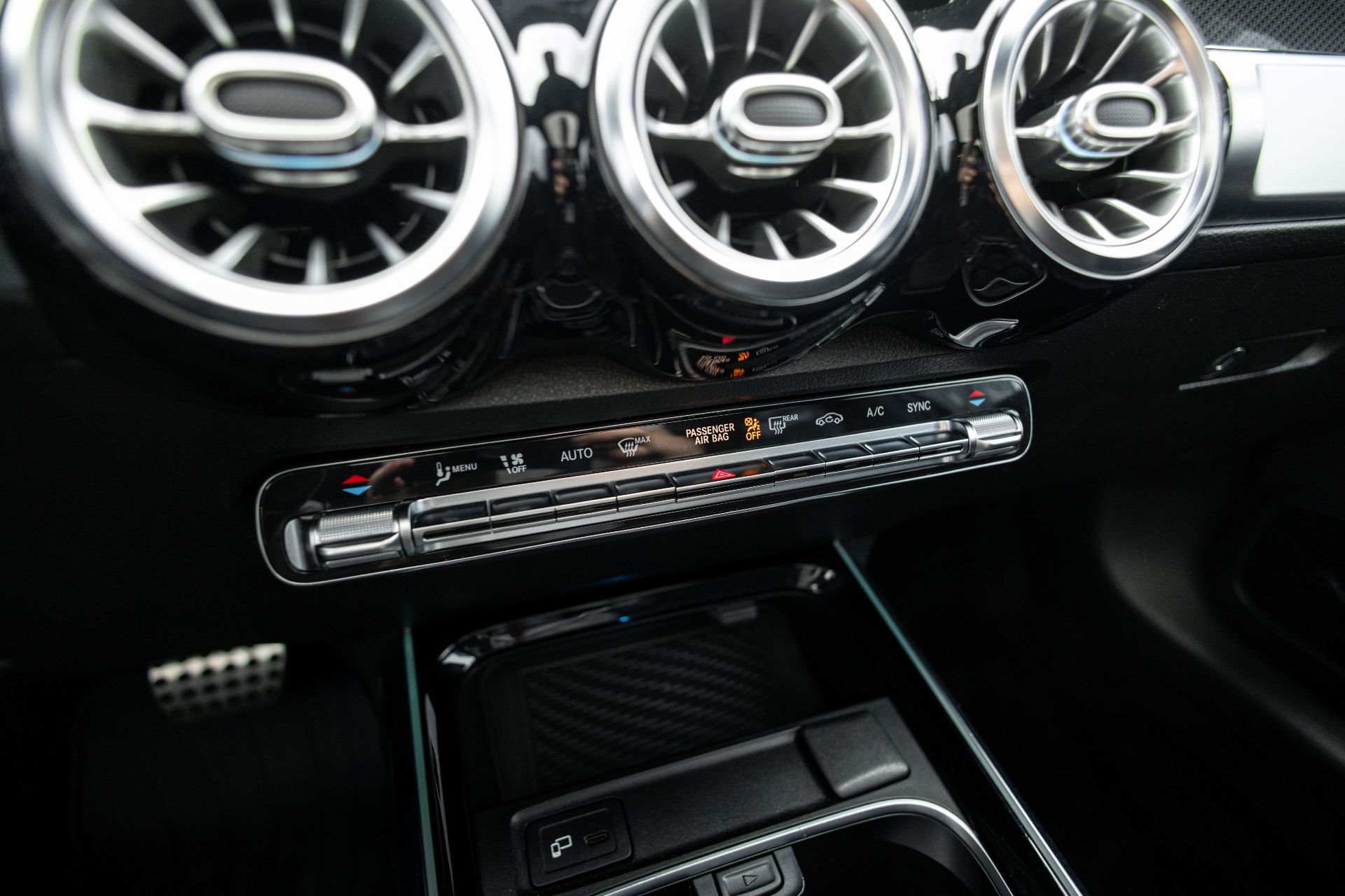 MERCEDES-BENZ GLB AMG thumbnail 16