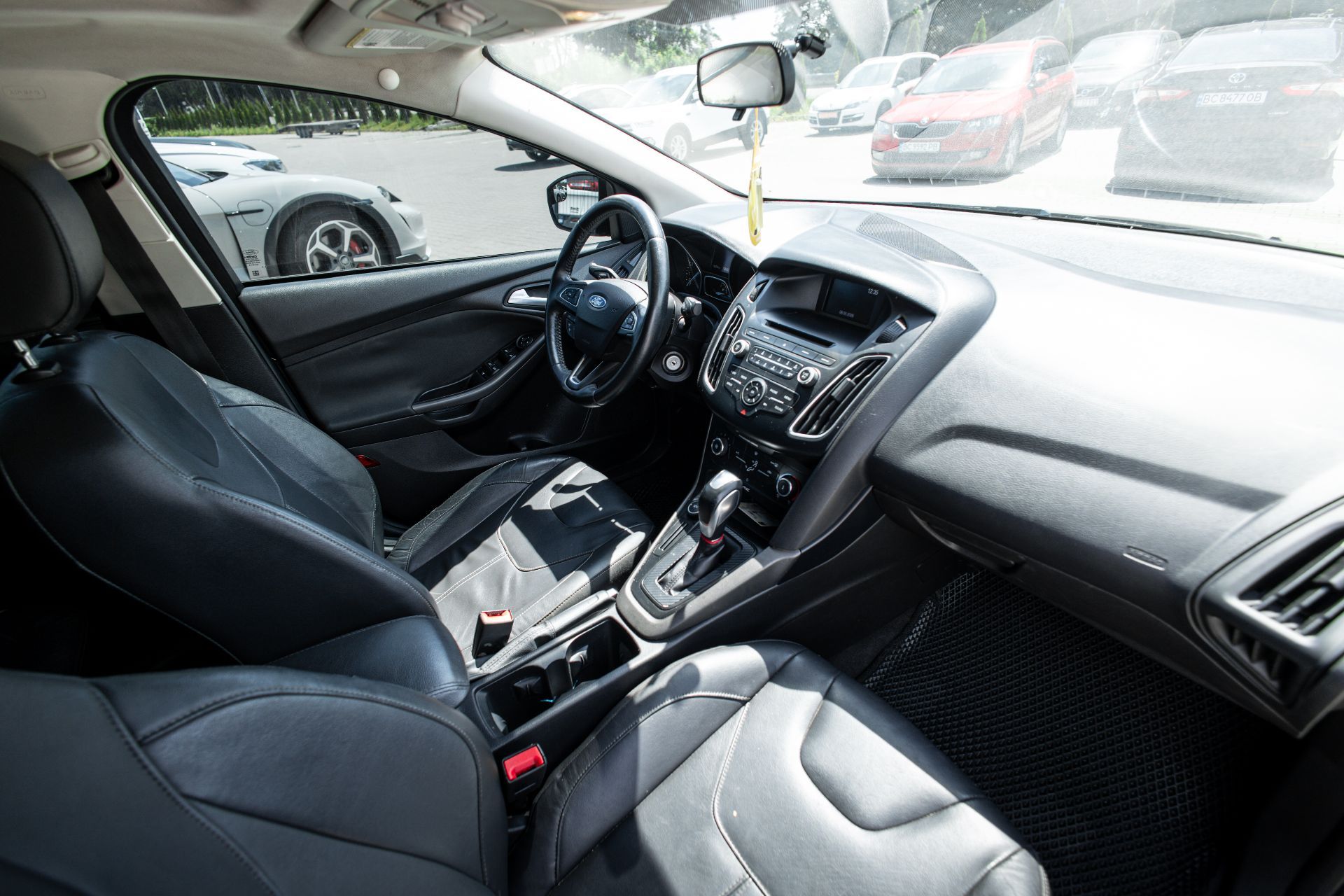 FORD FOCUS thumbnail 9