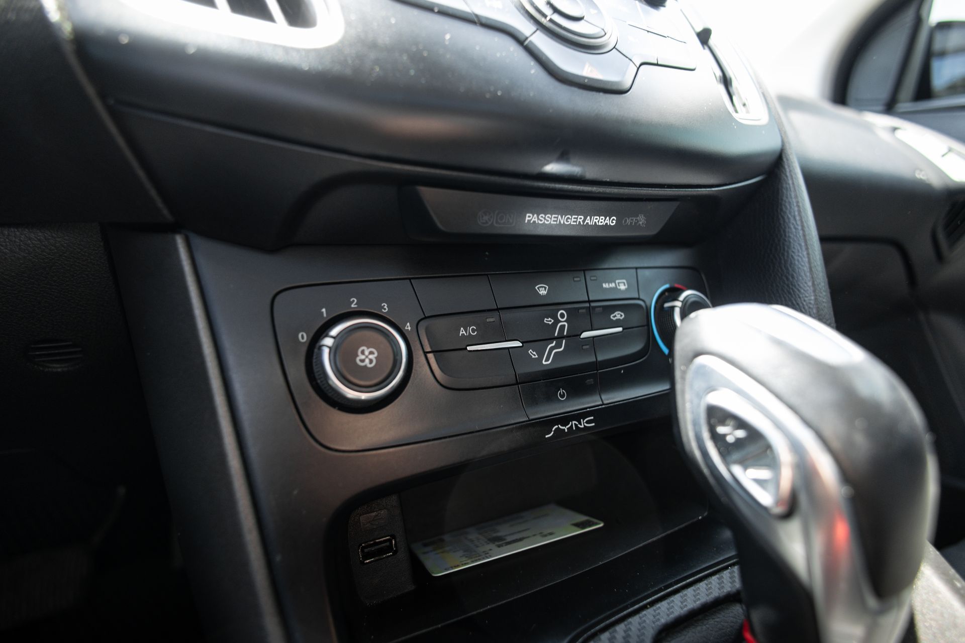 FORD FOCUS thumbnail 11
