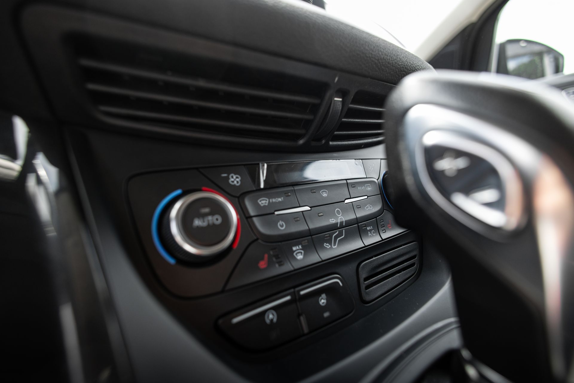 FORD KUGA thumbnail 16
