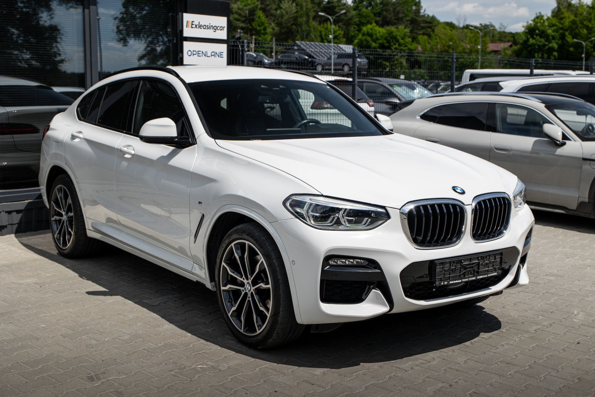 BMW X4 XDrive thumbnail 3