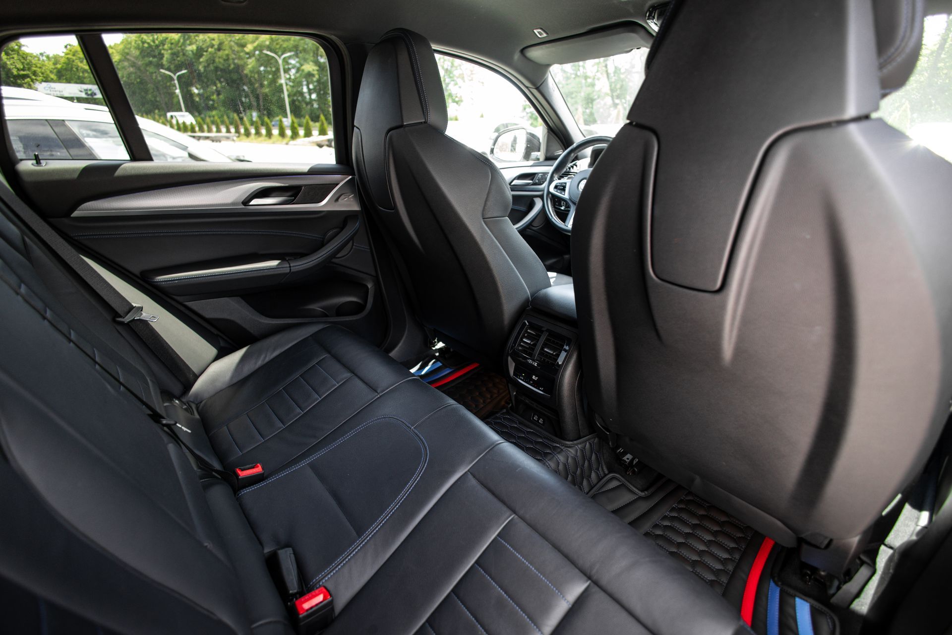 BMW X4 XDrive thumbnail 9