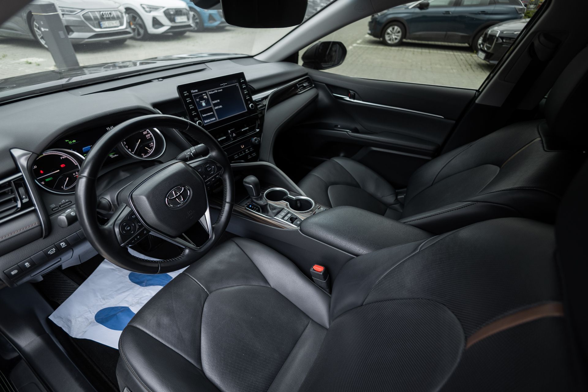 TOYOTA CAMRY HYBRID thumbnail 5
