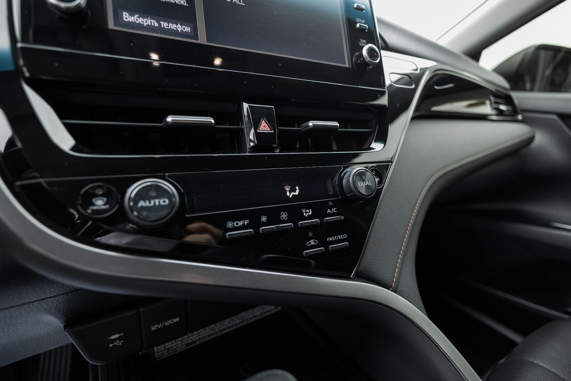 TOYOTA CAMRY HYBRID thumbnail 16