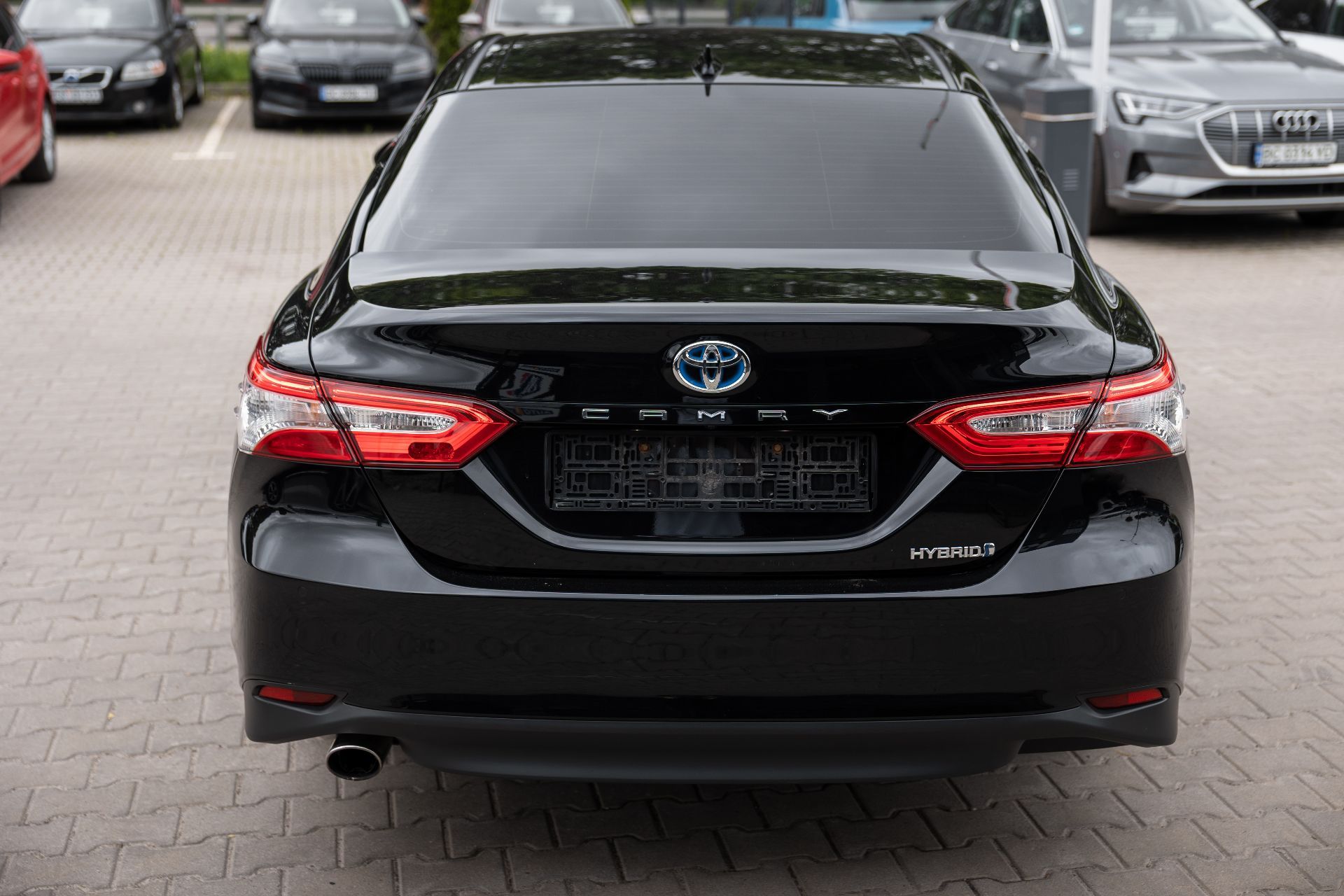 TOYOTA CAMRY HYBRID thumbnail 4