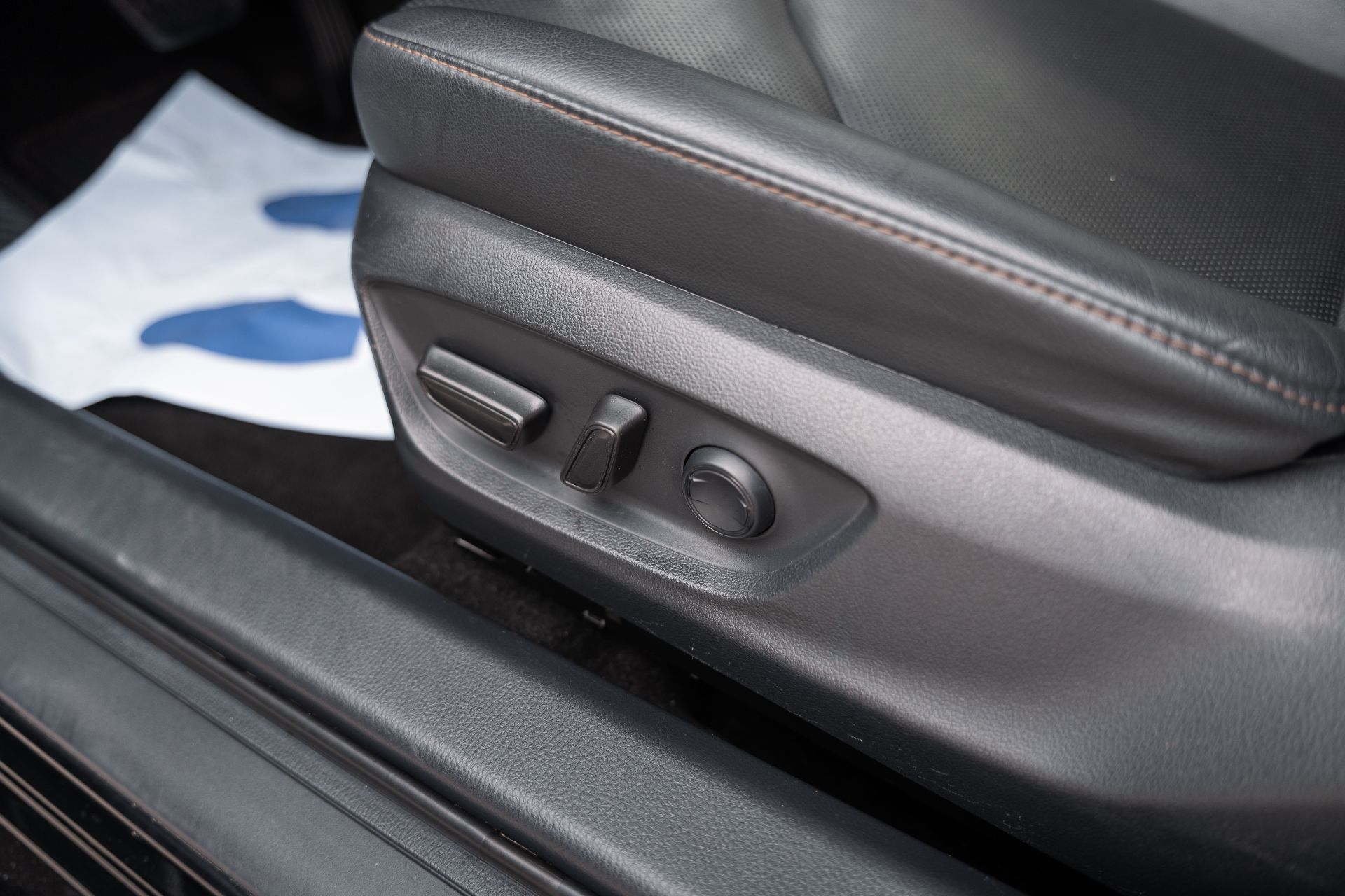 TOYOTA CAMRY HYBRID thumbnail 14