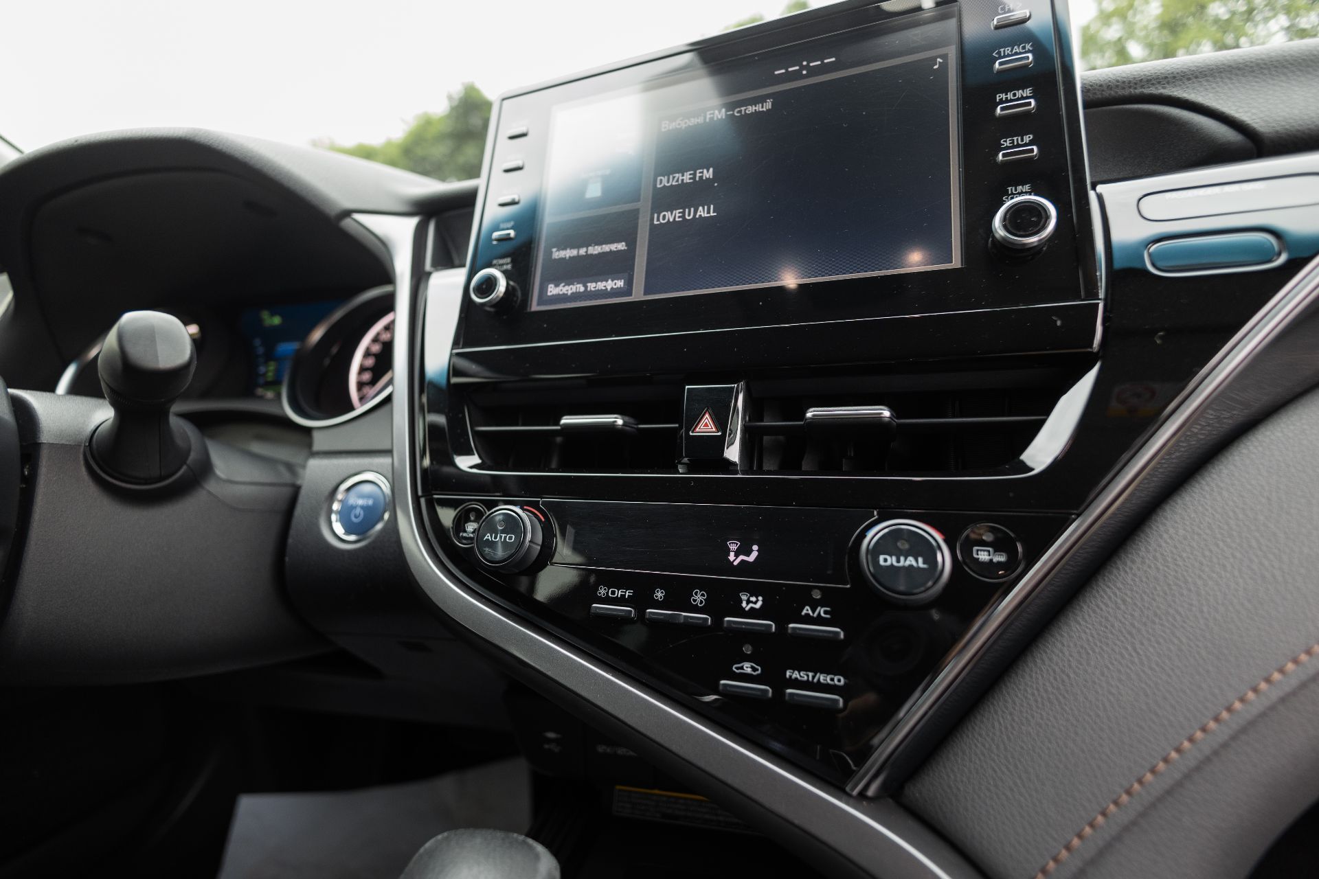 TOYOTA CAMRY HYBRID thumbnail 12