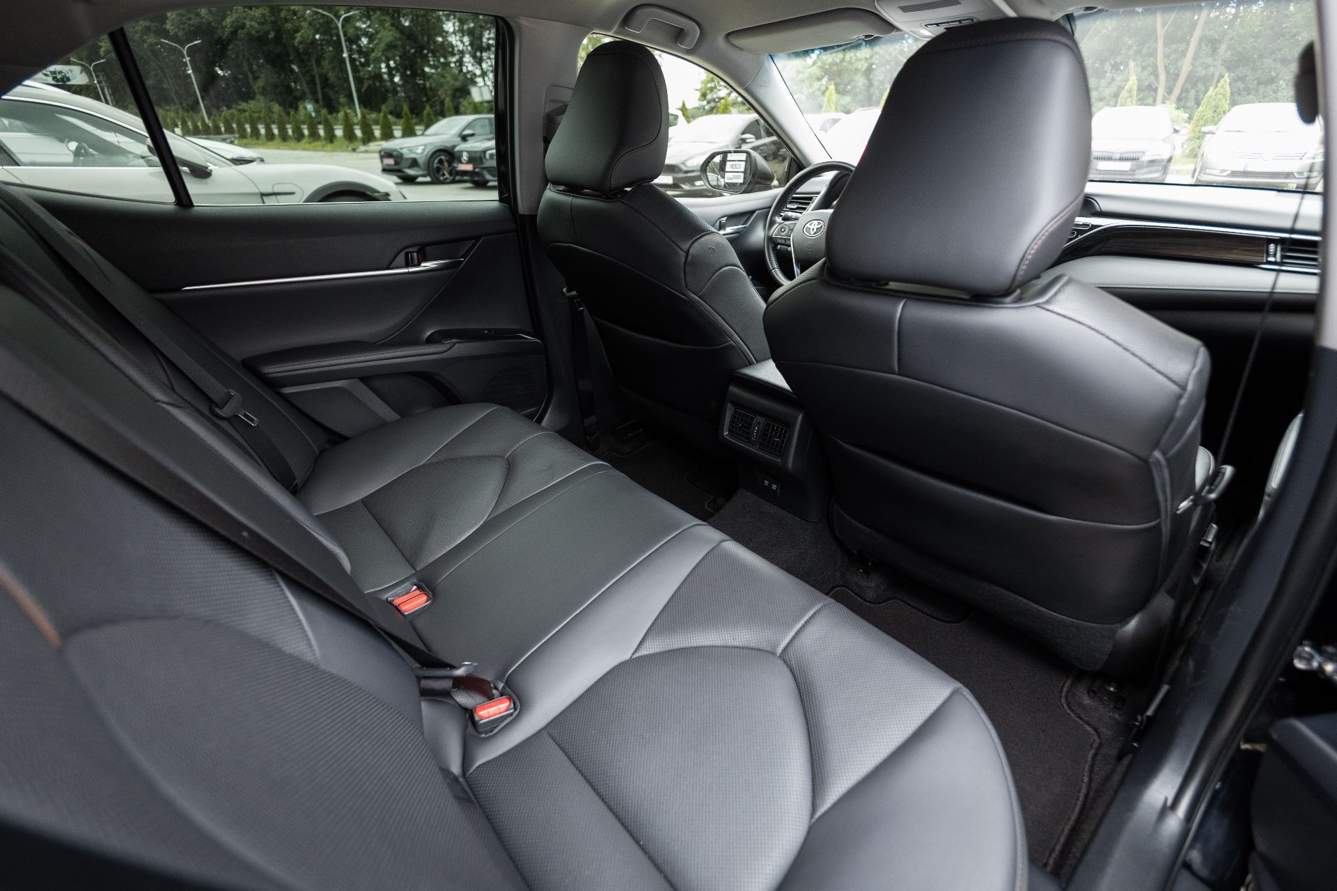 TOYOTA CAMRY HYBRID thumbnail 11