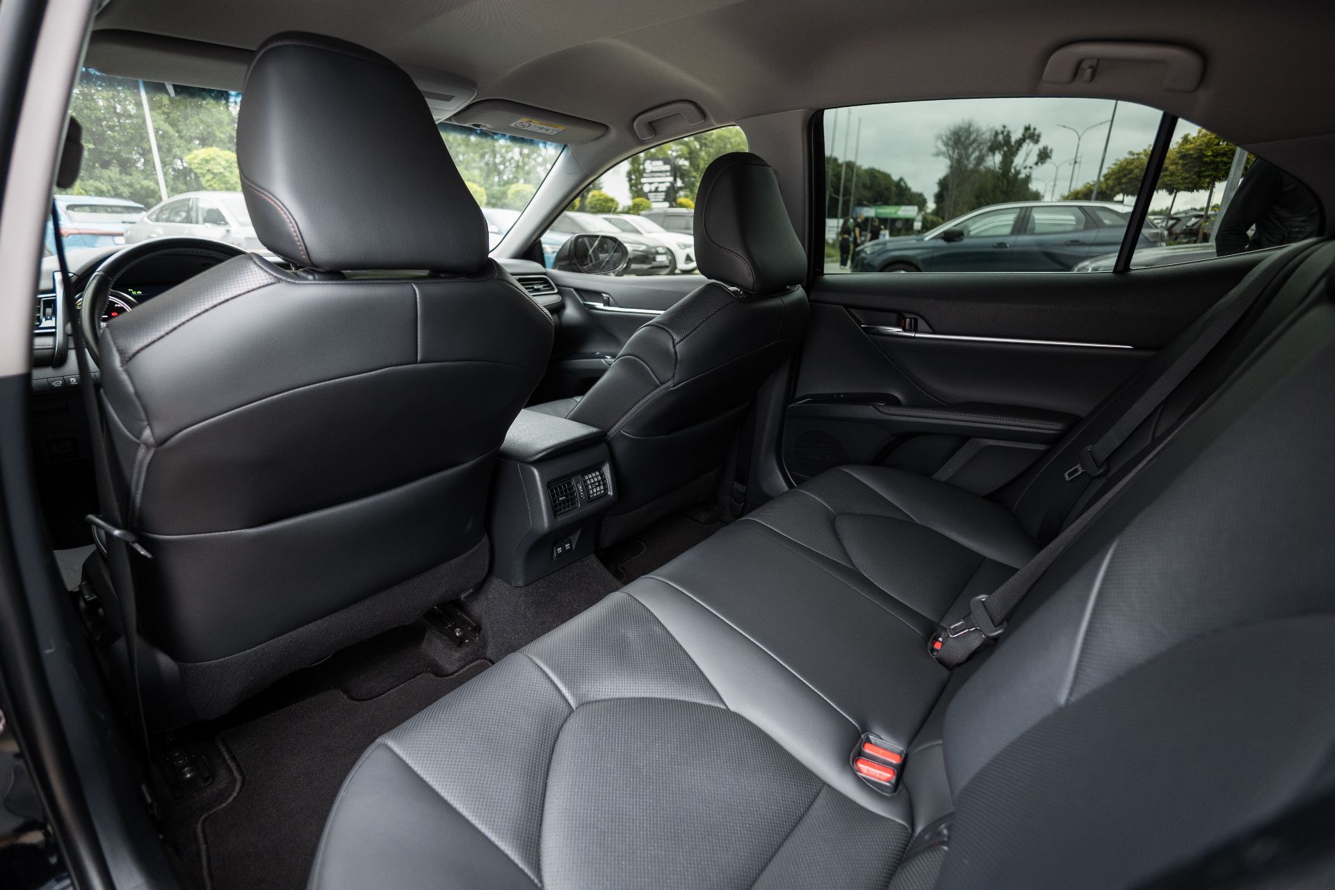 TOYOTA CAMRY HYBRID thumbnail 9