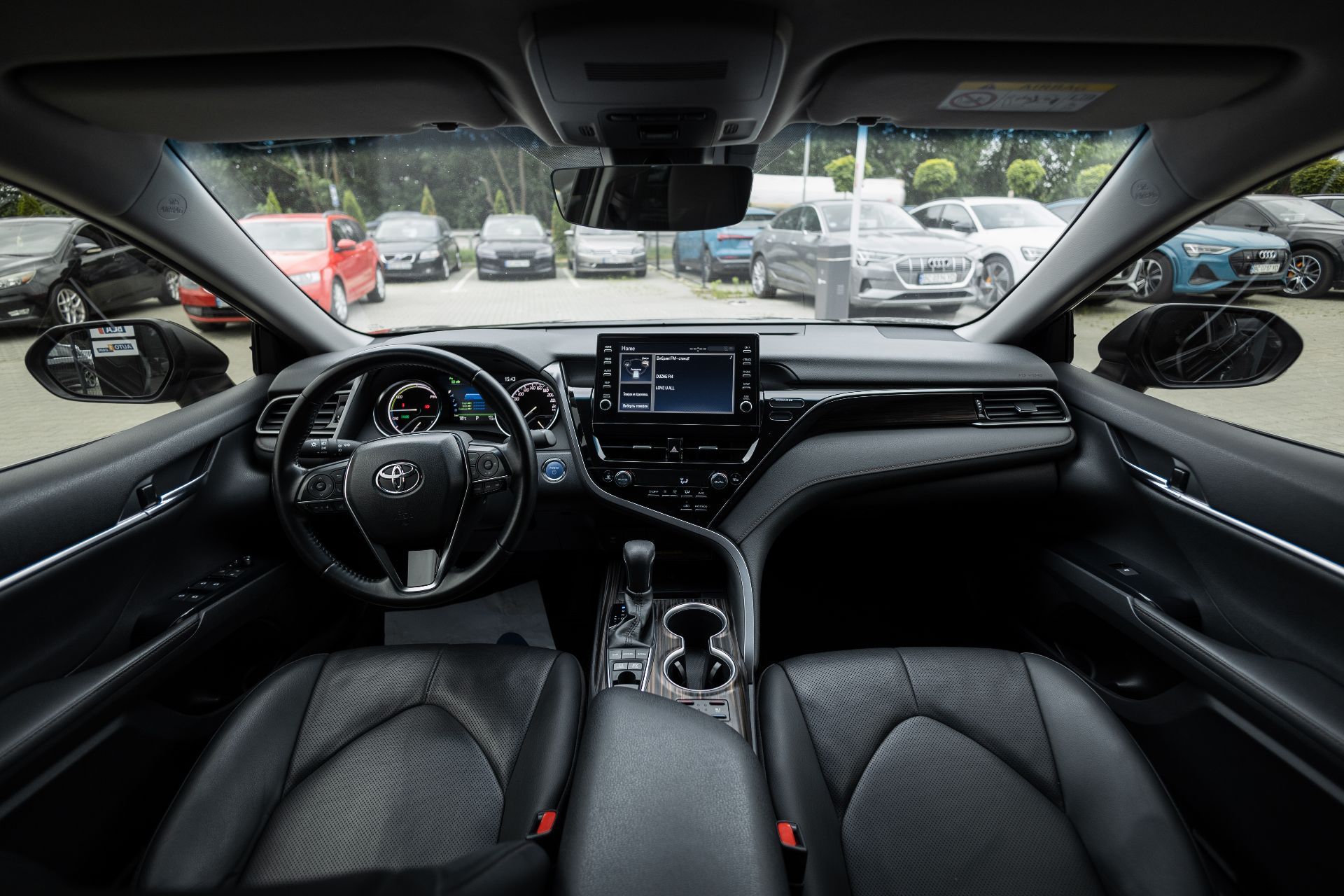 TOYOTA CAMRY HYBRID thumbnail 6
