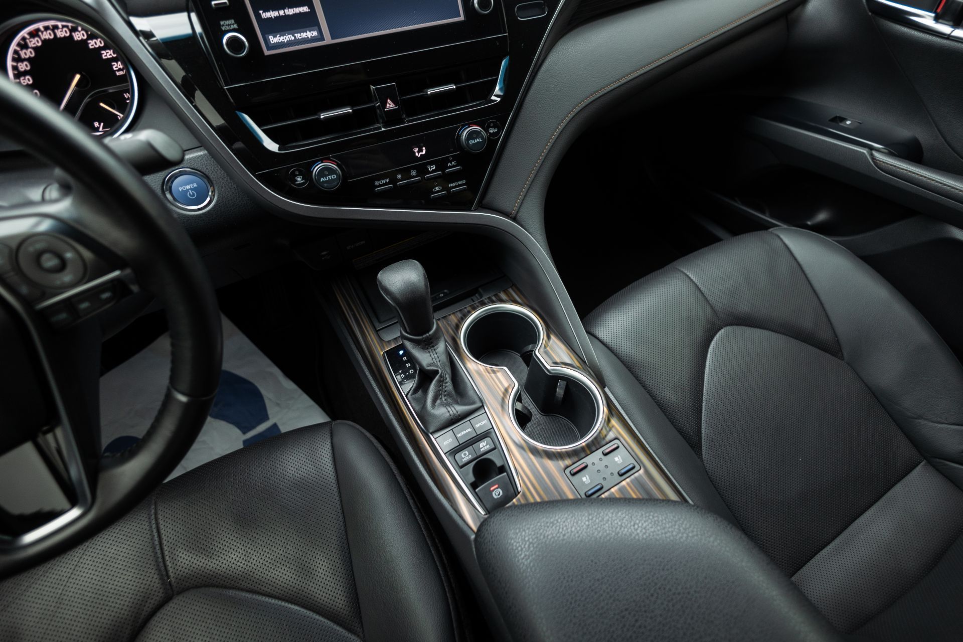 TOYOTA CAMRY HYBRID thumbnail 8