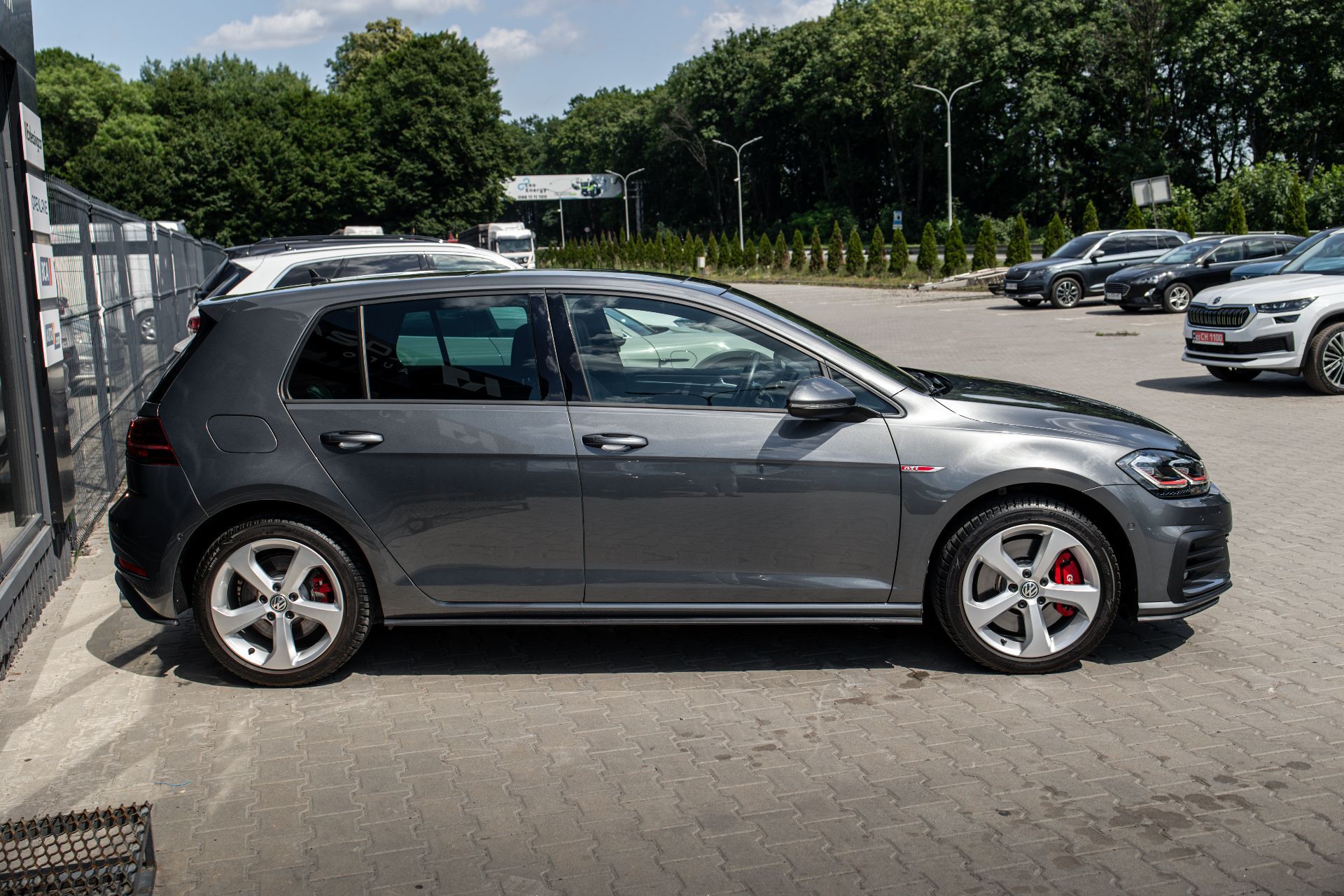 VOLKSWAGEN GOLF GTI thumbnail 6
