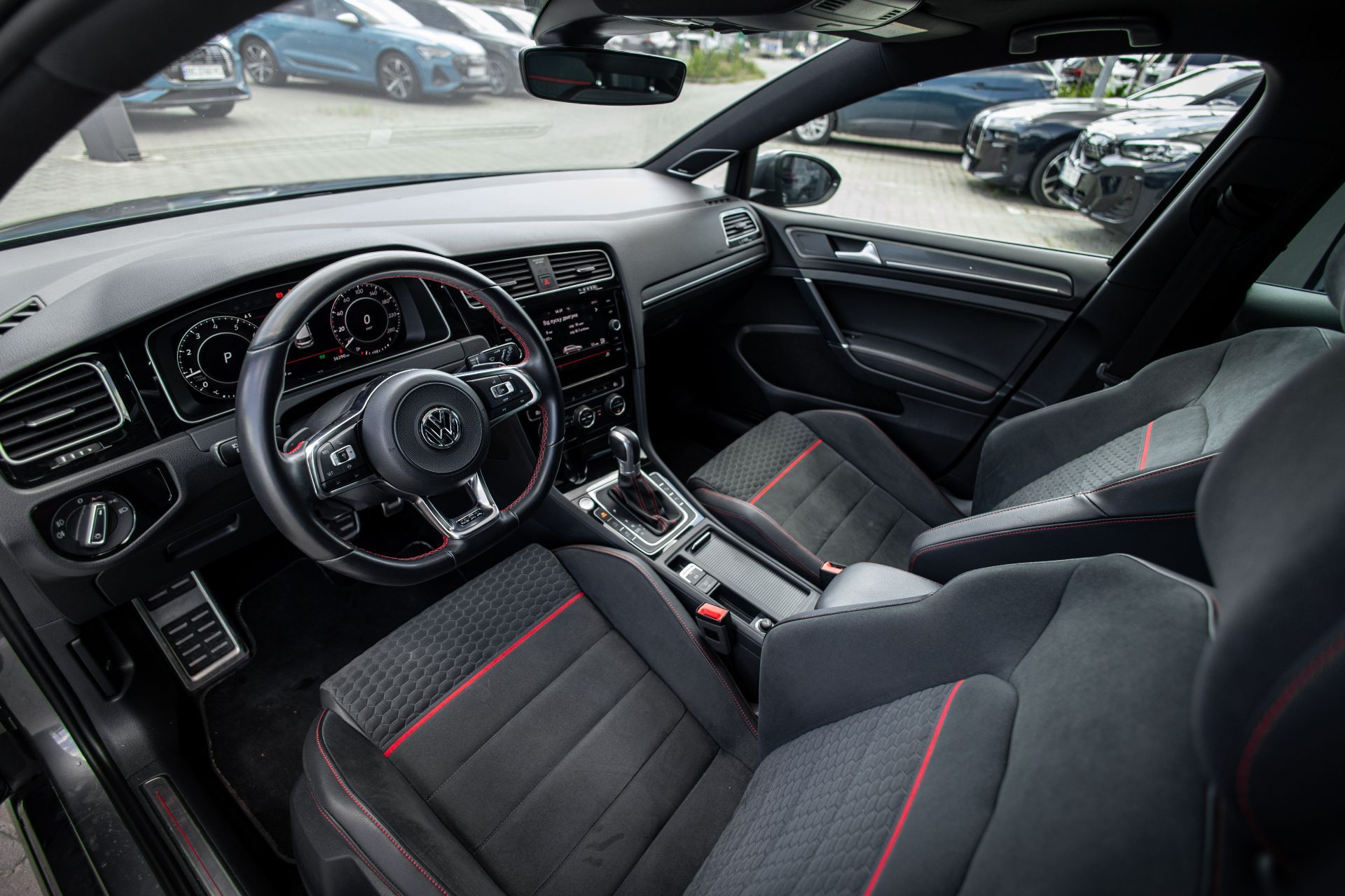 VOLKSWAGEN GOLF GTI thumbnail 9