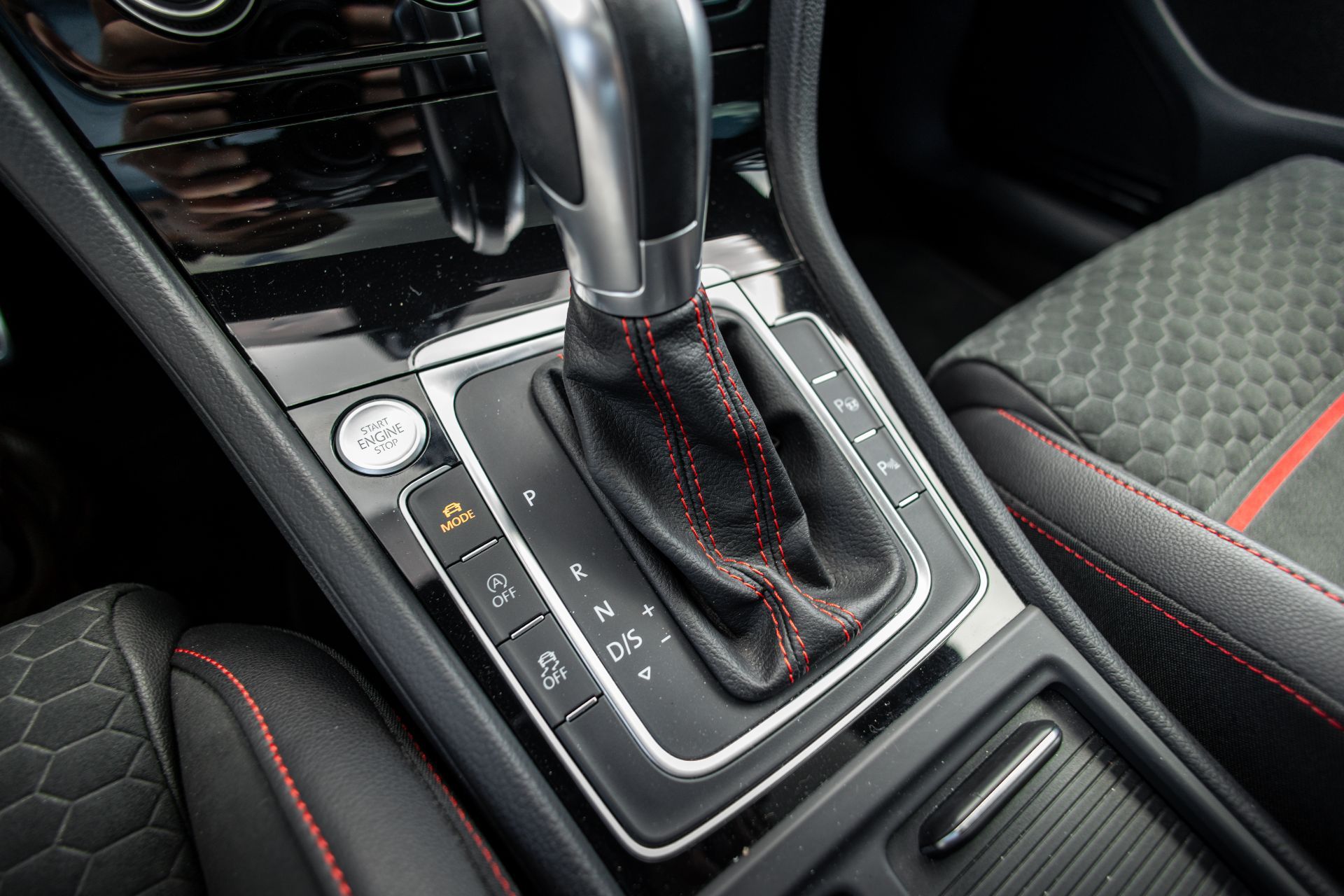 VOLKSWAGEN GOLF GTI thumbnail 13