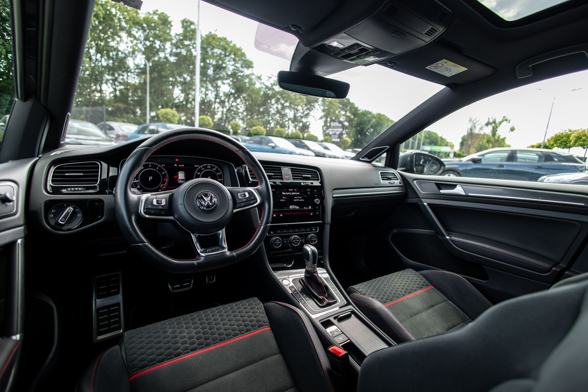 VOLKSWAGEN GOLF GTI thumbnail 8