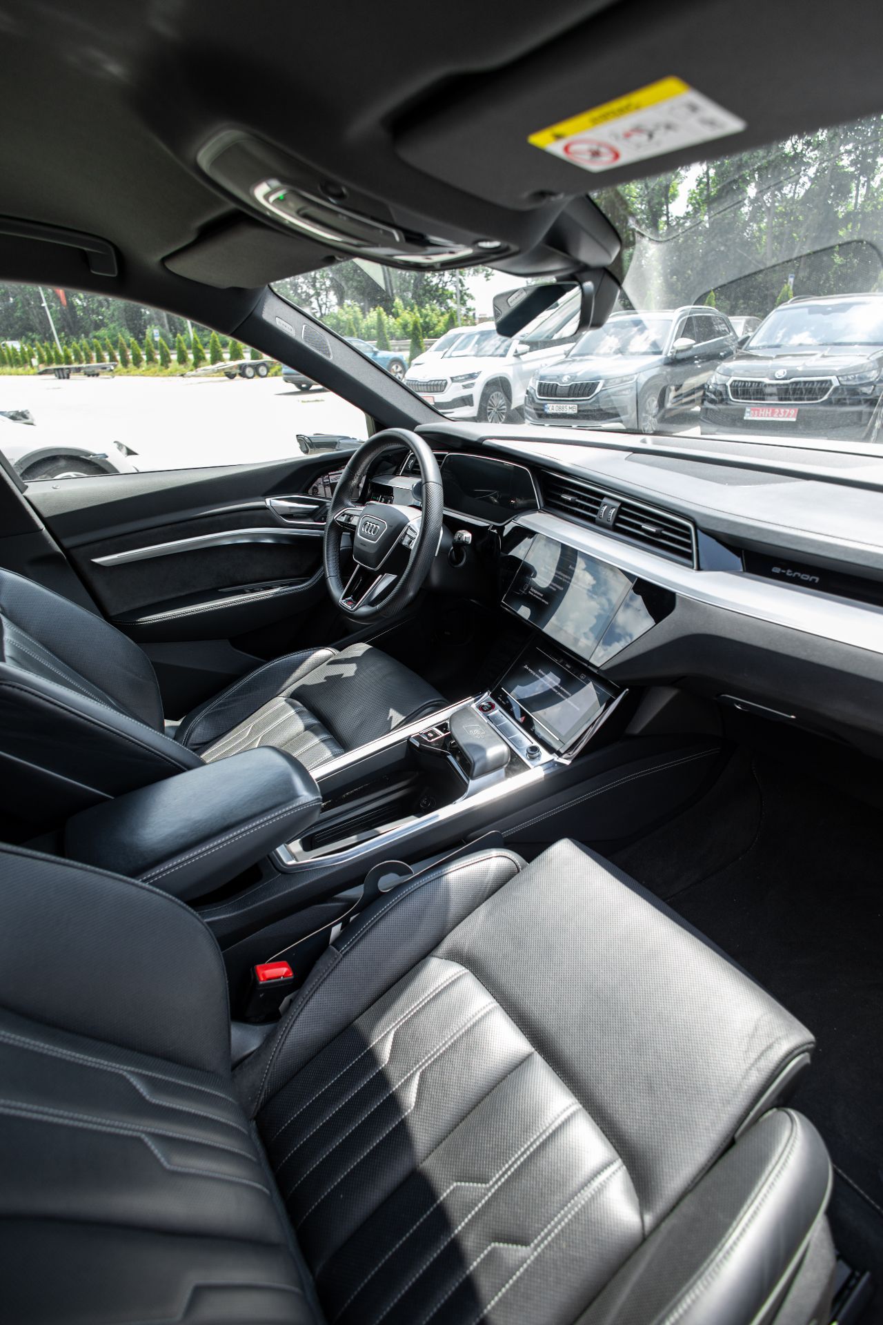 AUDI E-TRON thumbnail 8