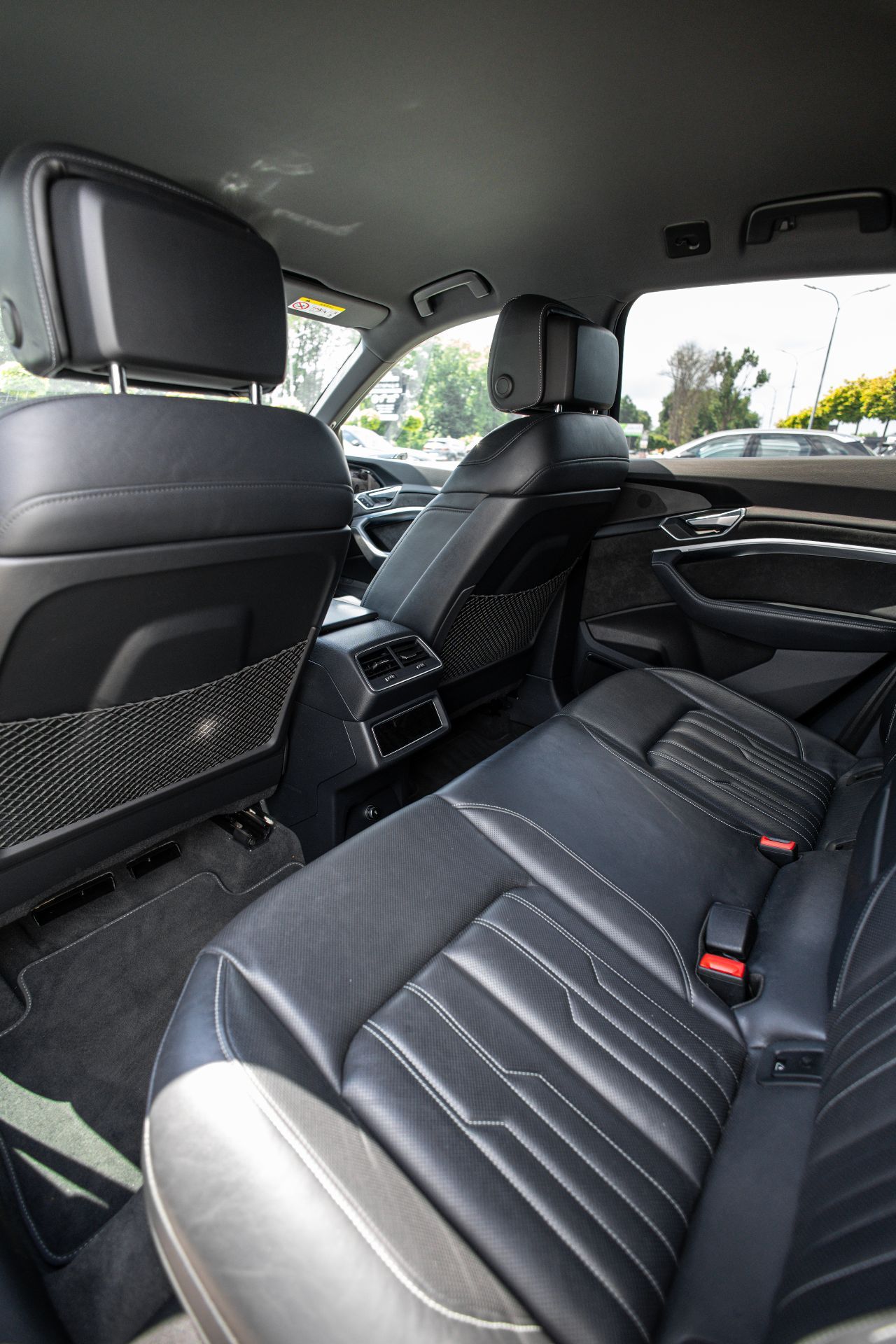 AUDI E-TRON thumbnail 12