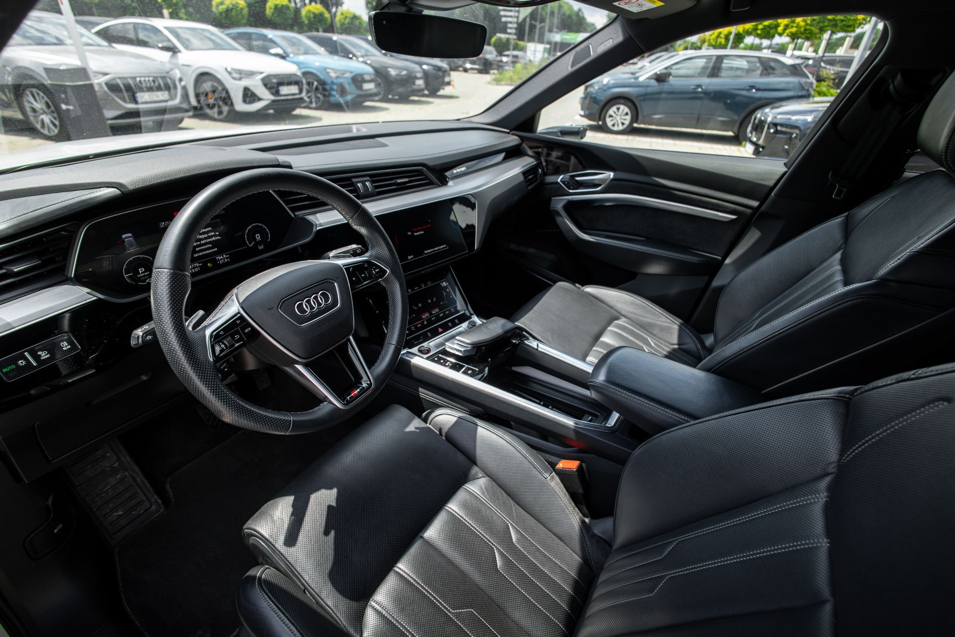 AUDI E-TRON thumbnail 13