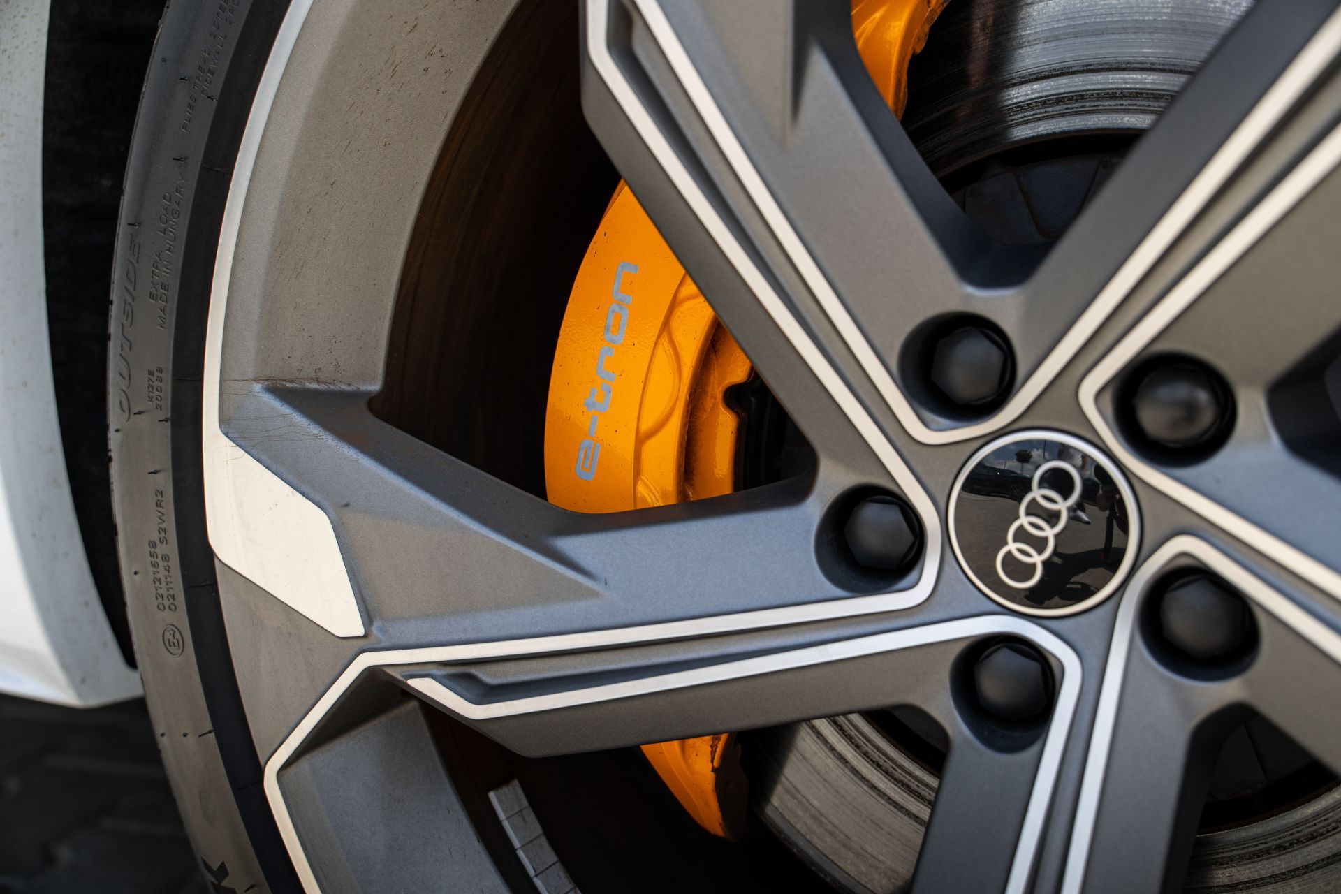 AUDI E-TRON thumbnail 20