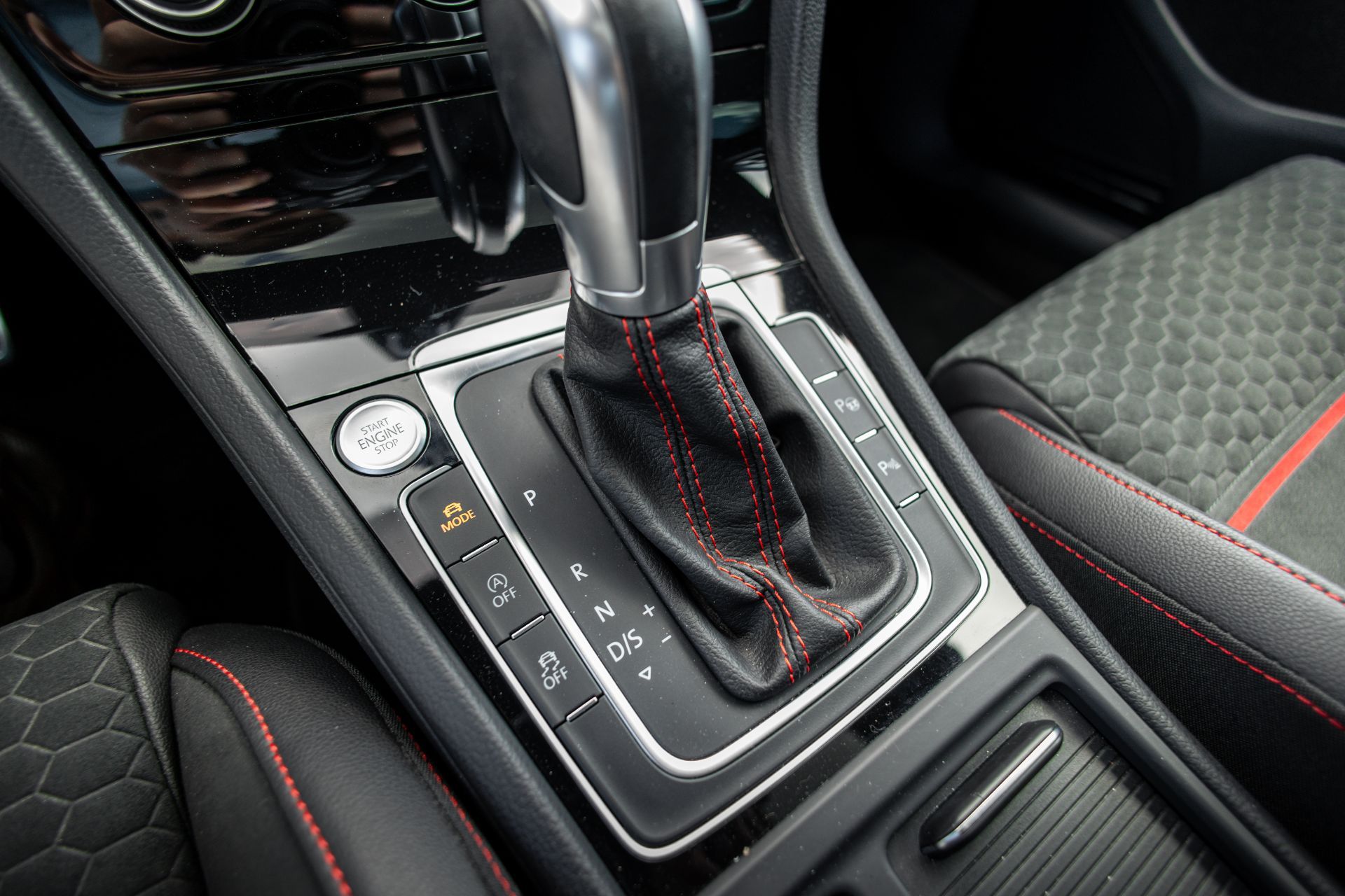 VOLKSWAGEN GTI thumbnail 17