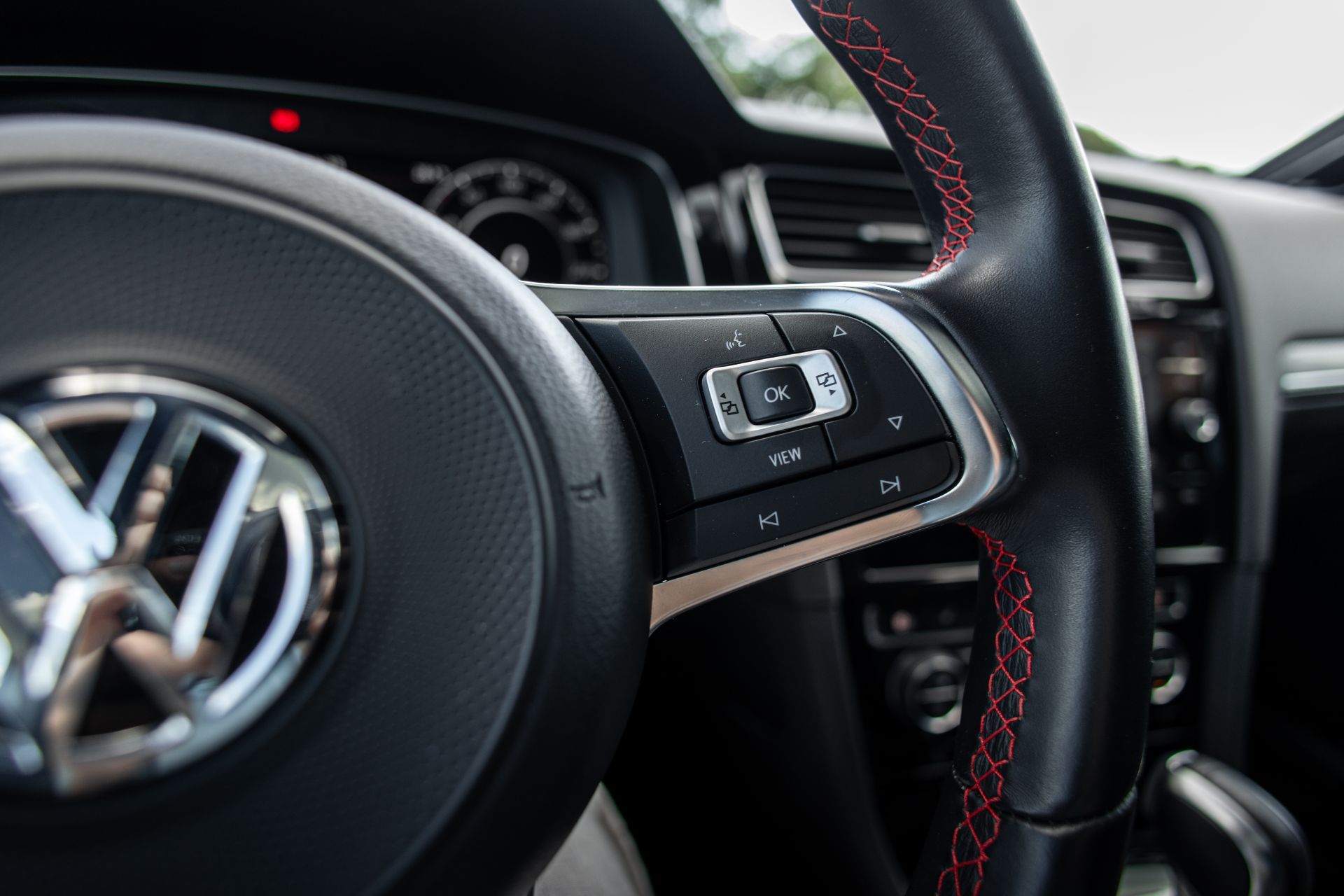 VOLKSWAGEN GTI thumbnail 19