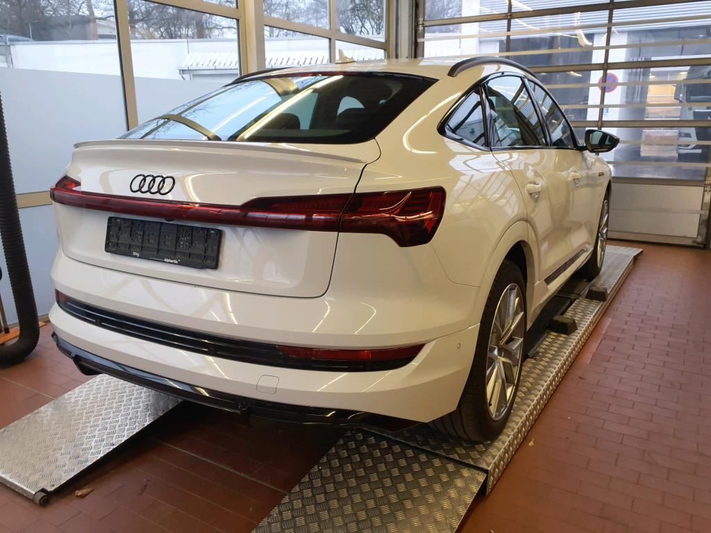 AUDI E-TRON thumbnail 4