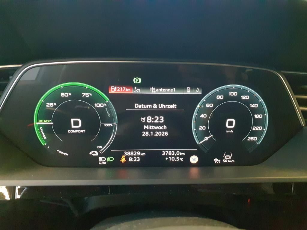 AUDI E-TRON thumbnail 5
