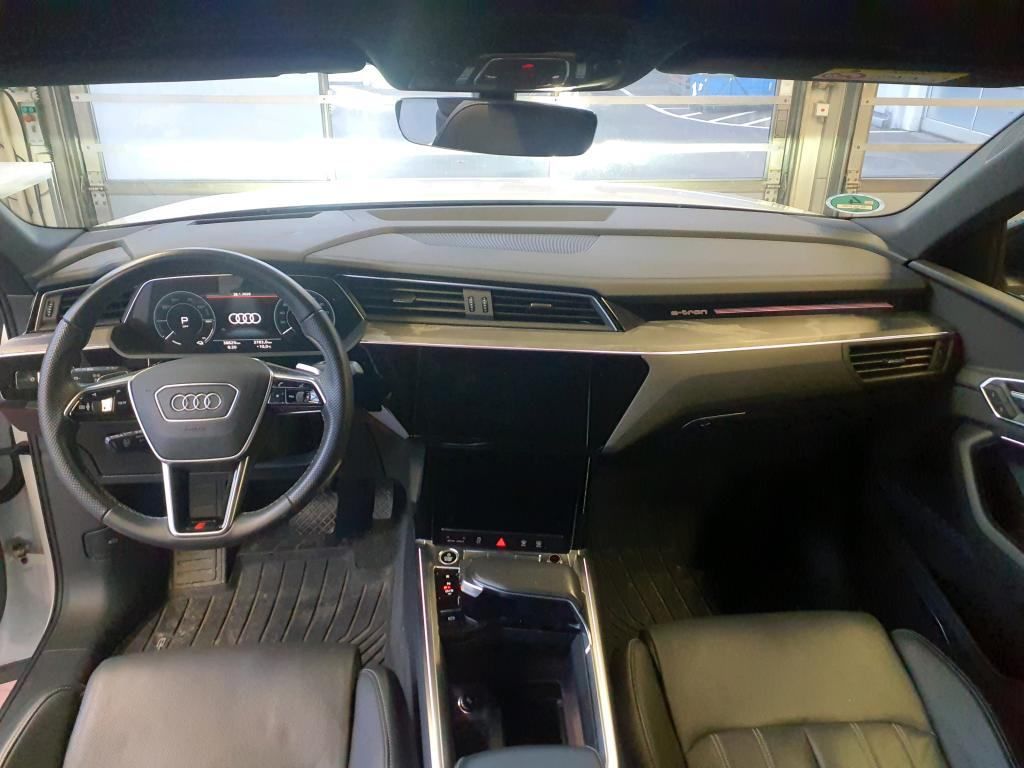 AUDI E-TRON thumbnail 6