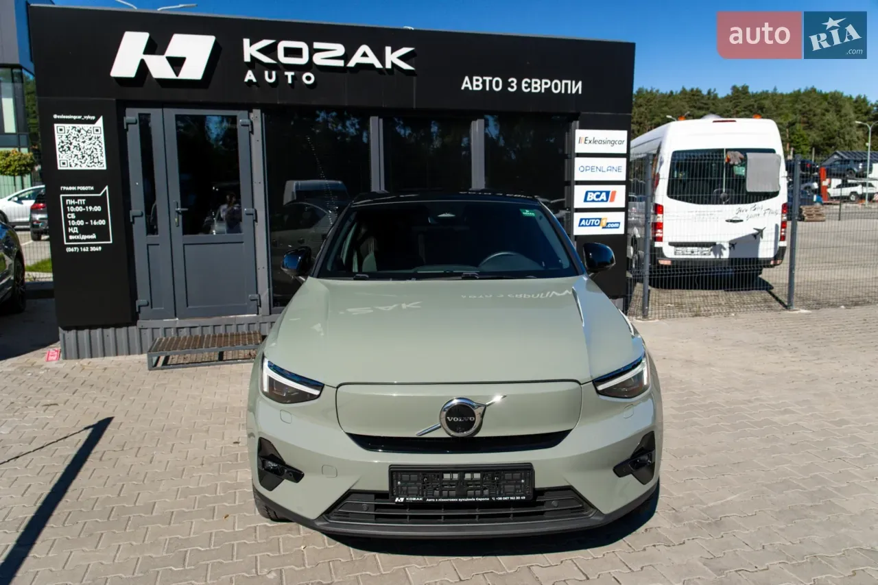 VOLVO C40 thumbnail 2