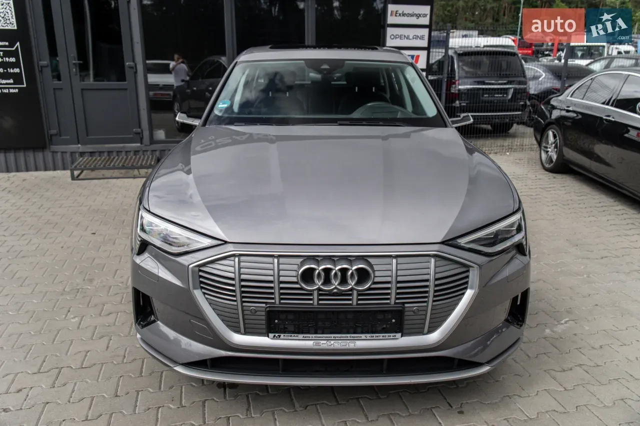 AUDI E-TRON  thumbnail 2