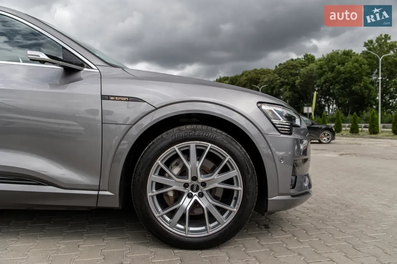 AUDI E-TRON  thumbnail 8